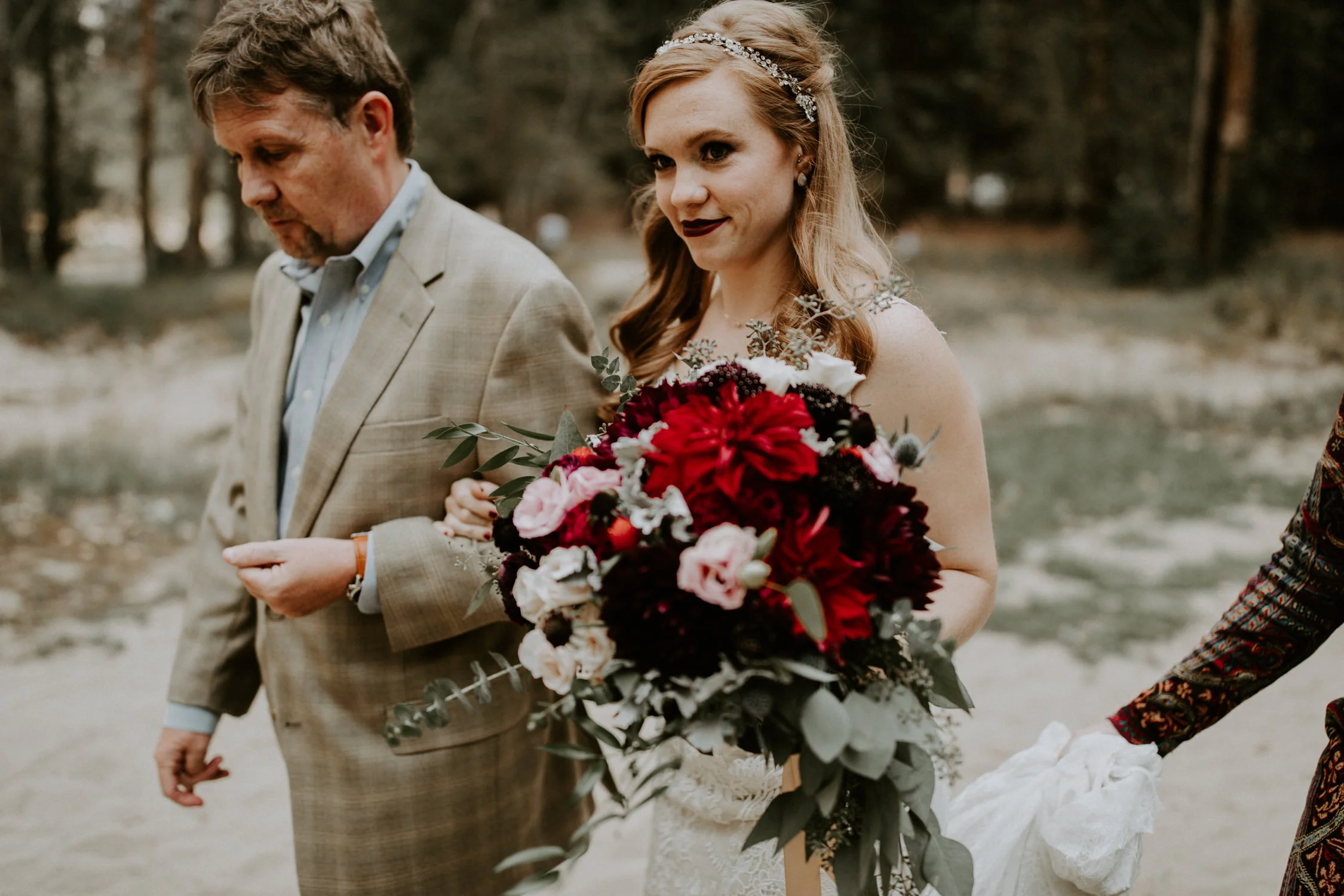 couple-elopement-yosemite-california_0007.jpg