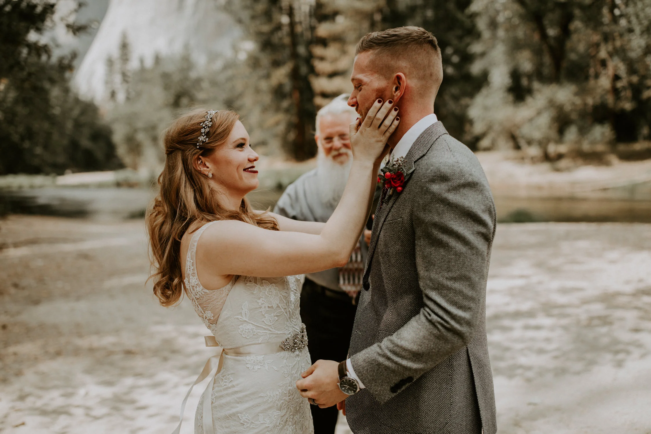 couple-elopement-yosemite-california_0040.jpg
