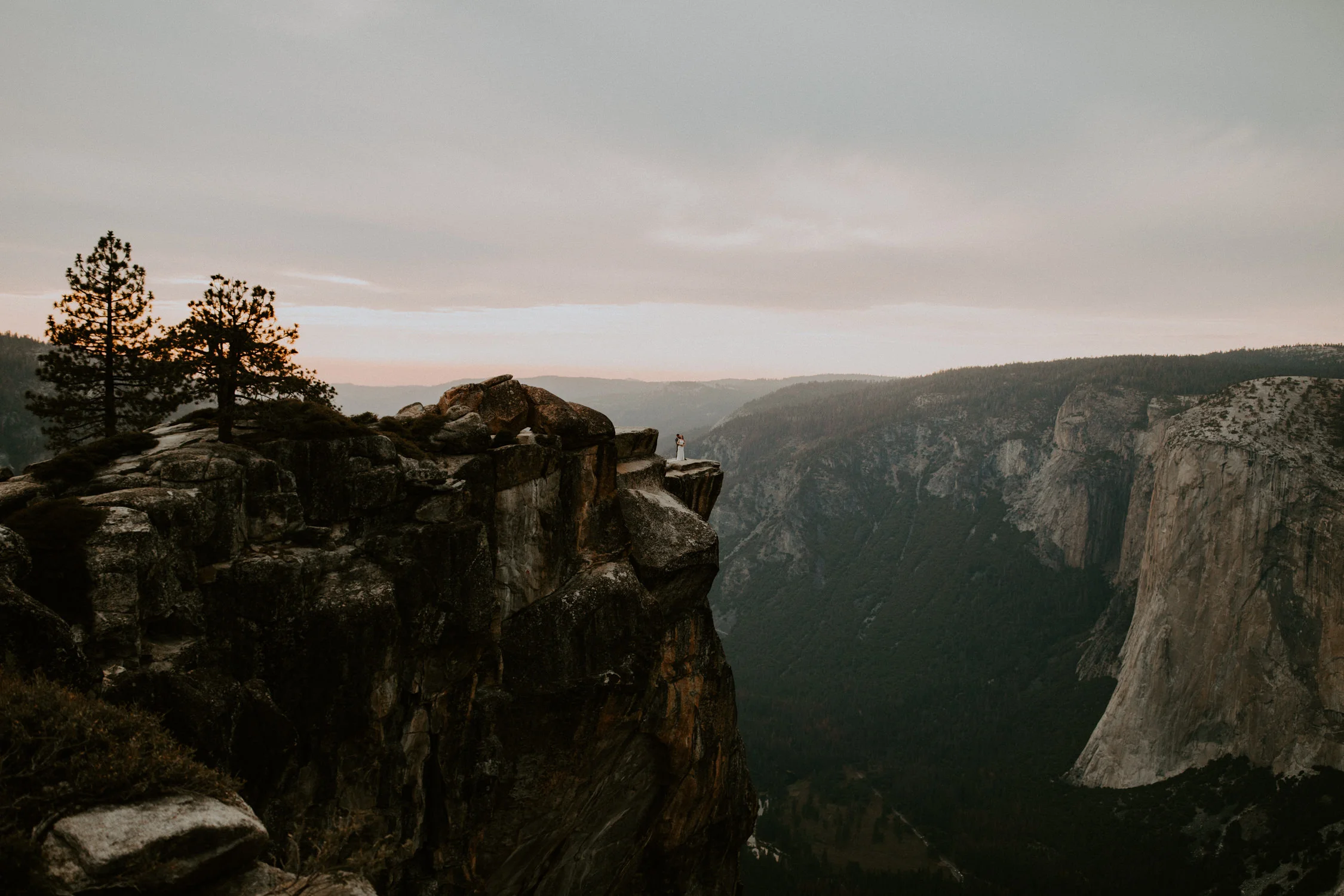 couple-elopement-yosemite-california_0092.jpg