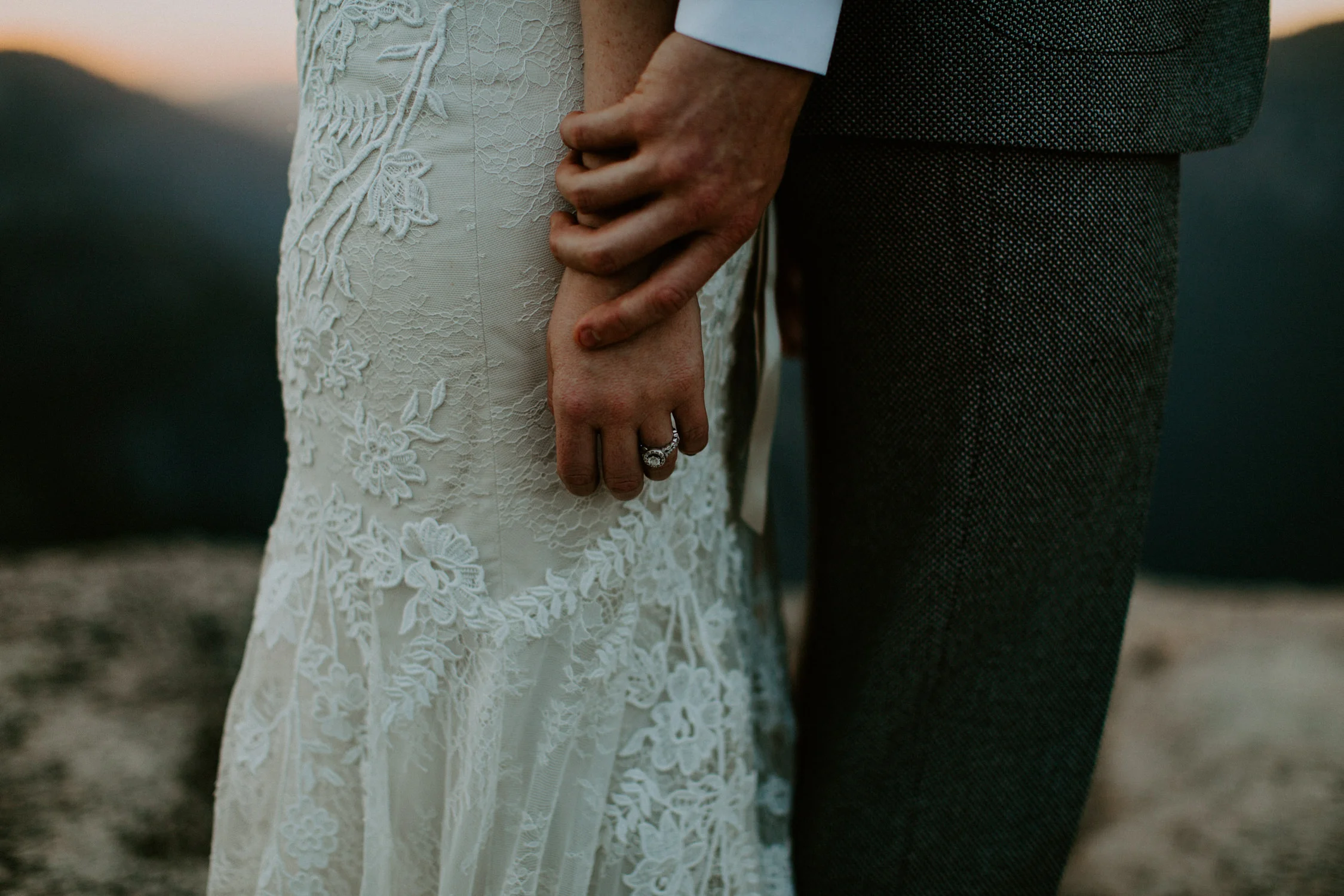 couple-elopement-yosemite-california_0101.jpg