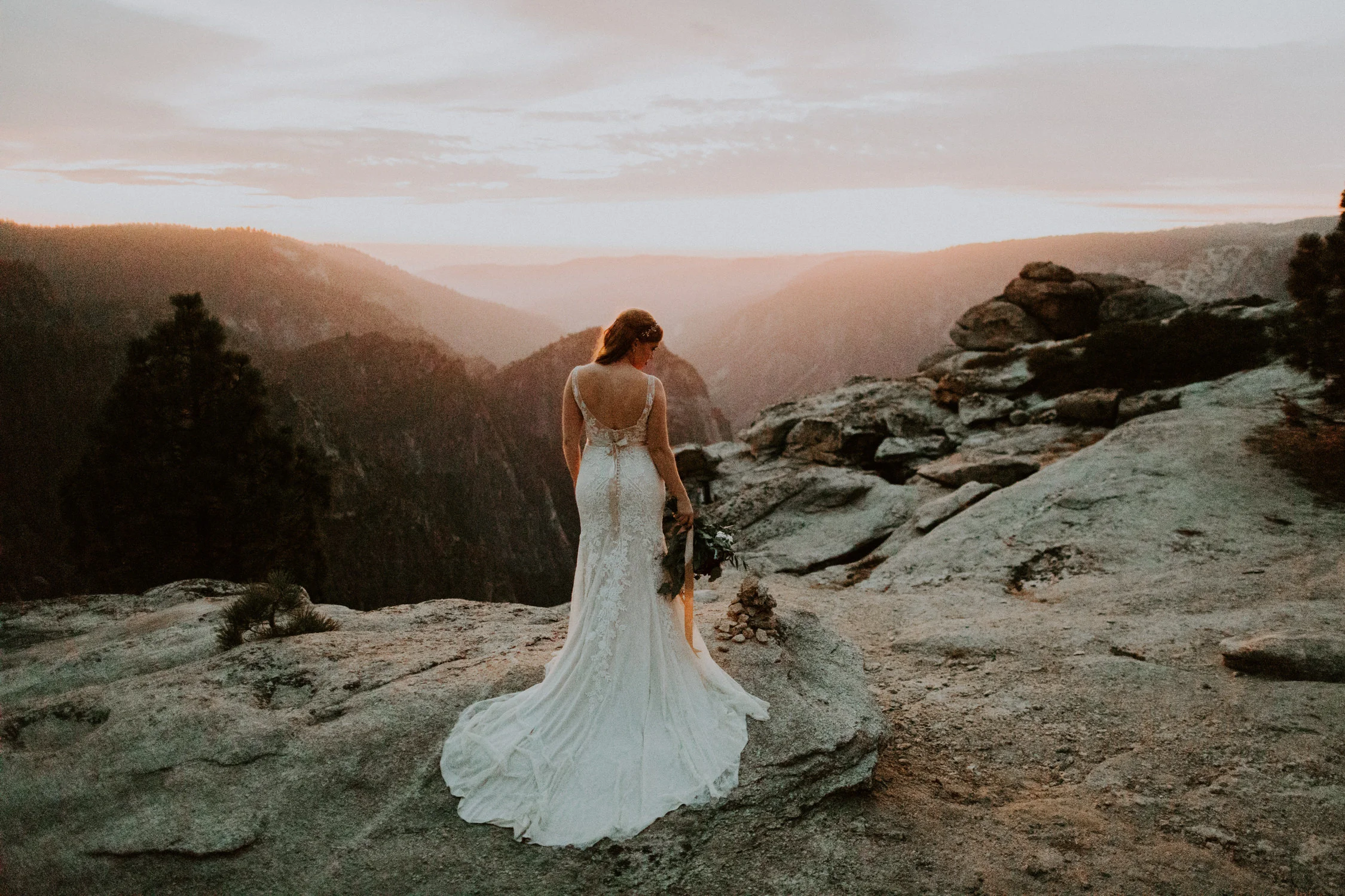 couple-elopement-yosemite-california_0122.jpg