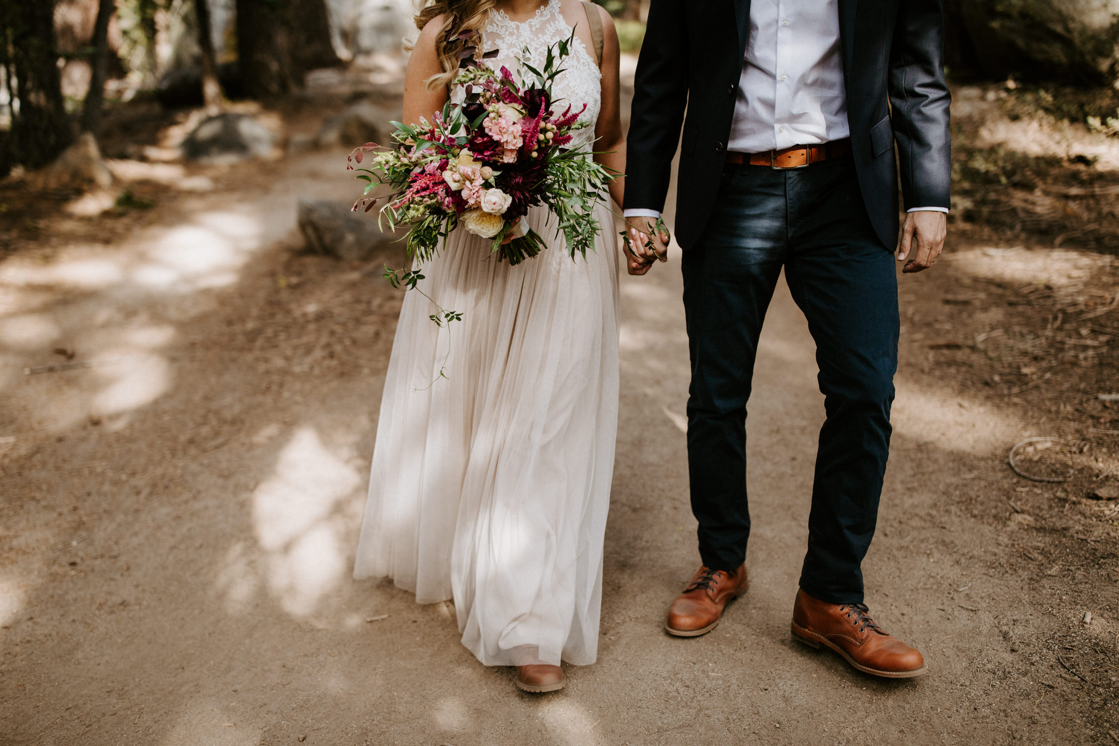 couple-elopement-yosemite-california_0011.jpg