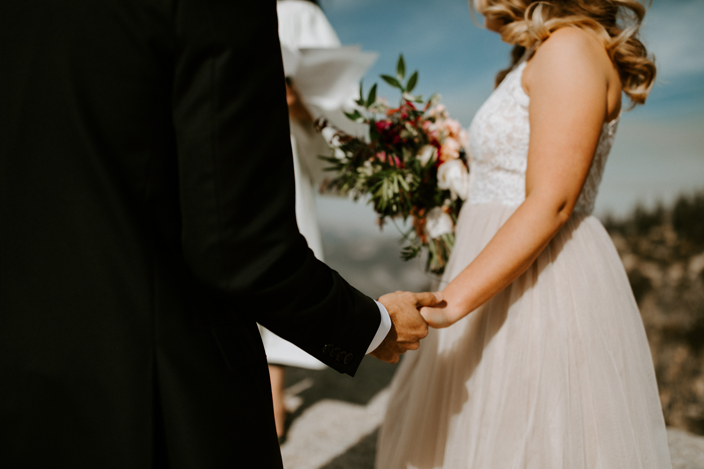 couple-elopement-yosemite-california_0016.jpg