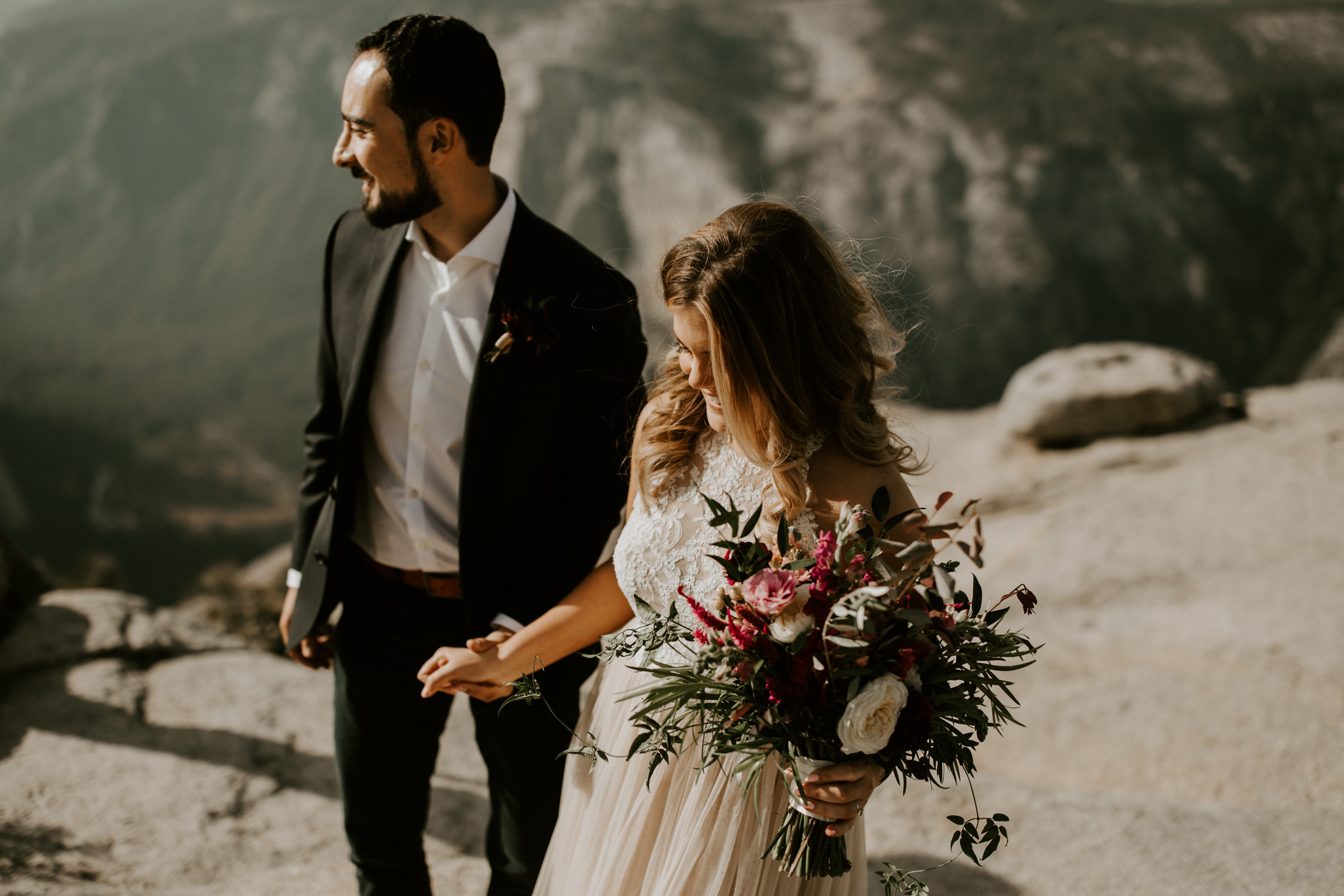 couple-elopement-yosemite-california_0020.jpg