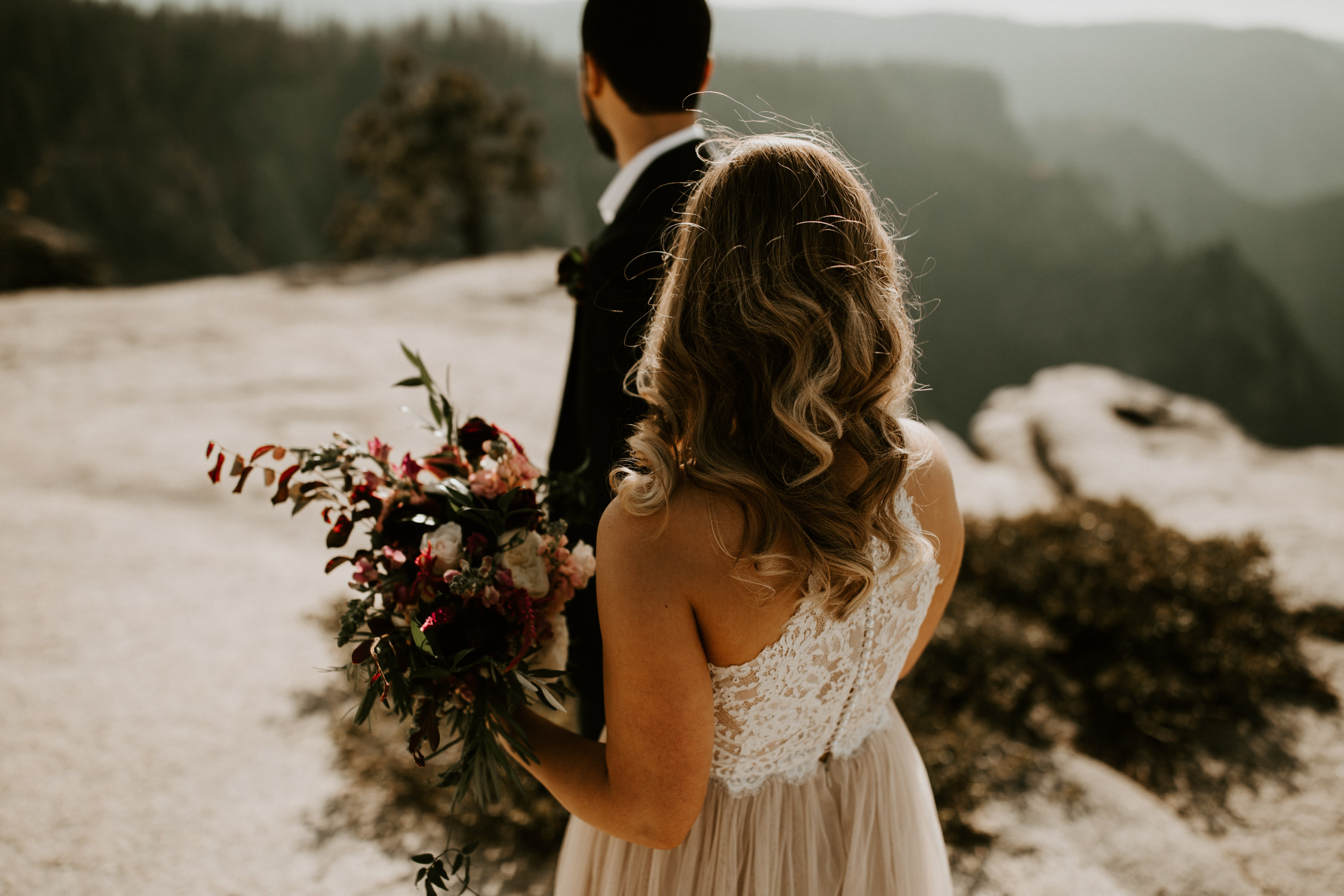 couple-elopement-yosemite-california_0022.jpg