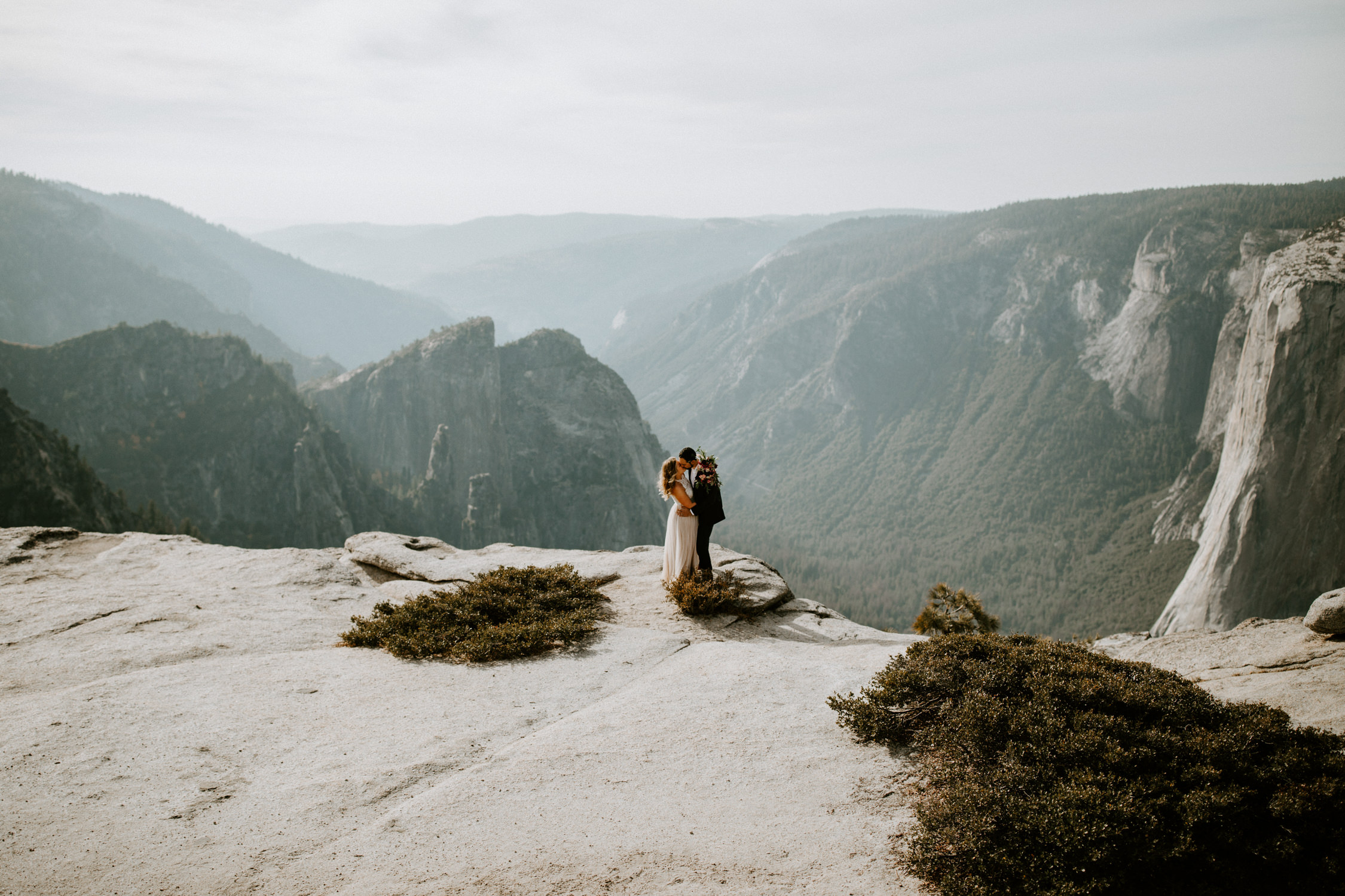 couple-elopement-yosemite-california_0023.jpg