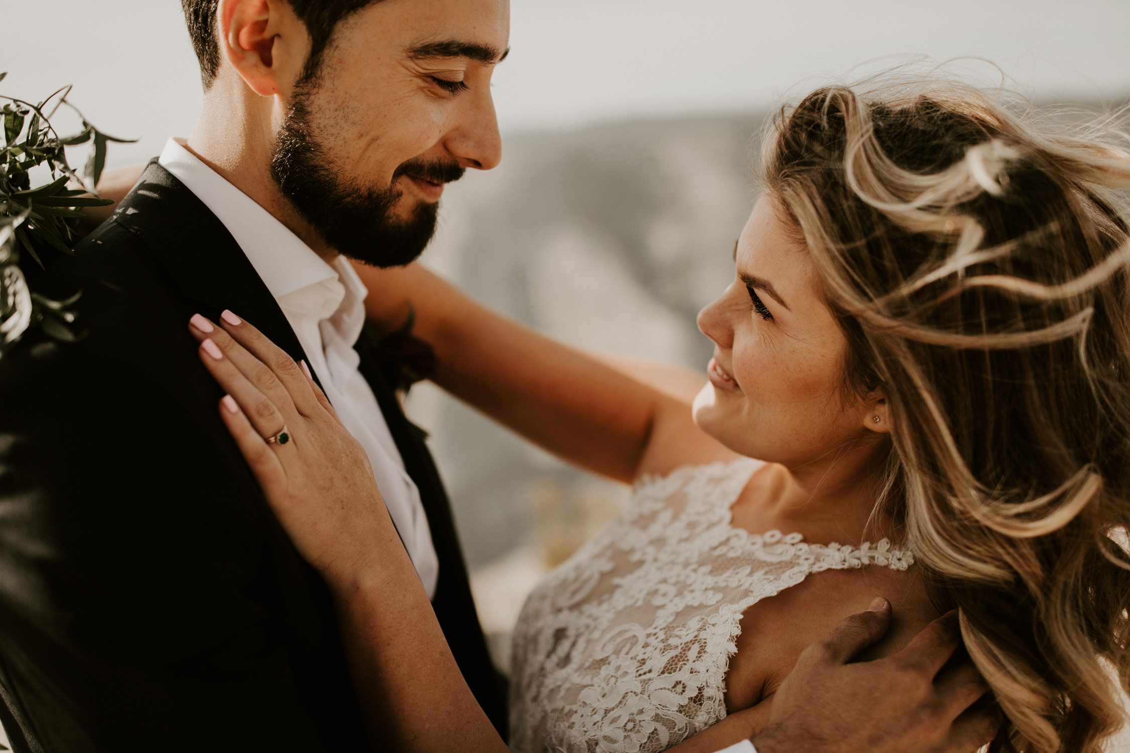 couple-elopement-yosemite-california_0026.jpg