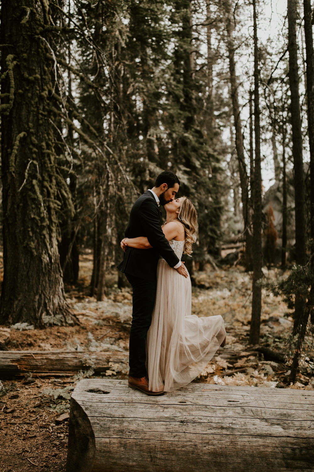 couple-elopement-yosemite-california_0054.jpg