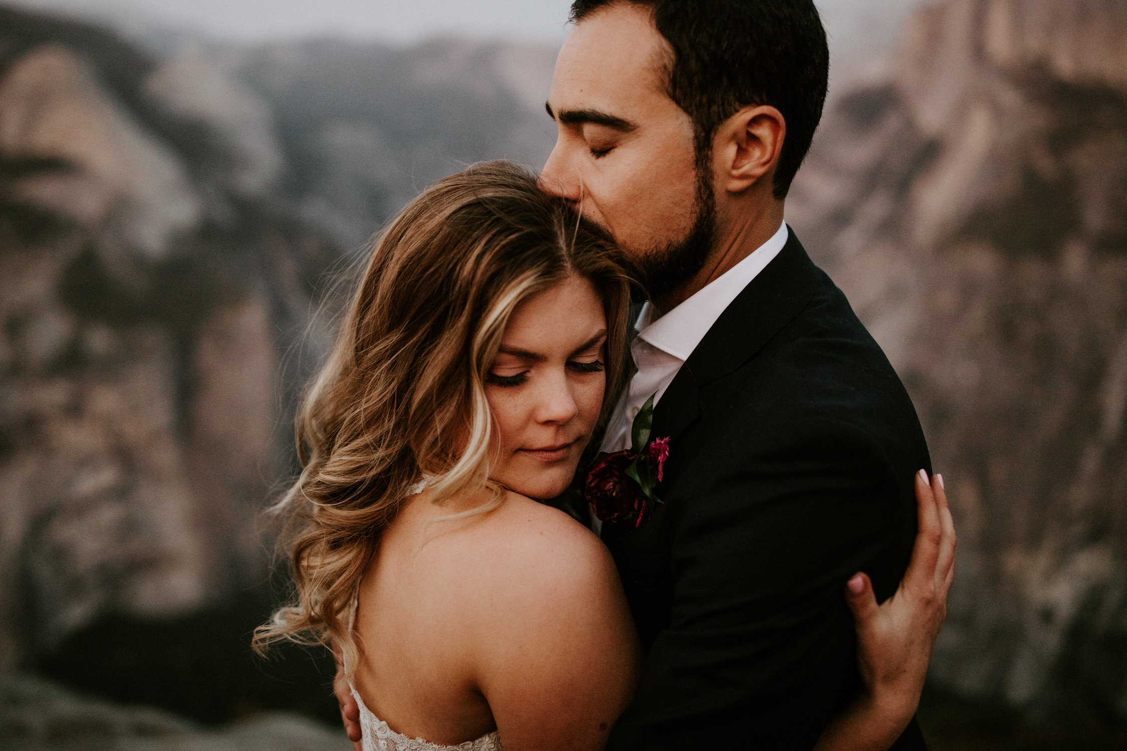 couple-elopement-yosemite-california_0102.jpg