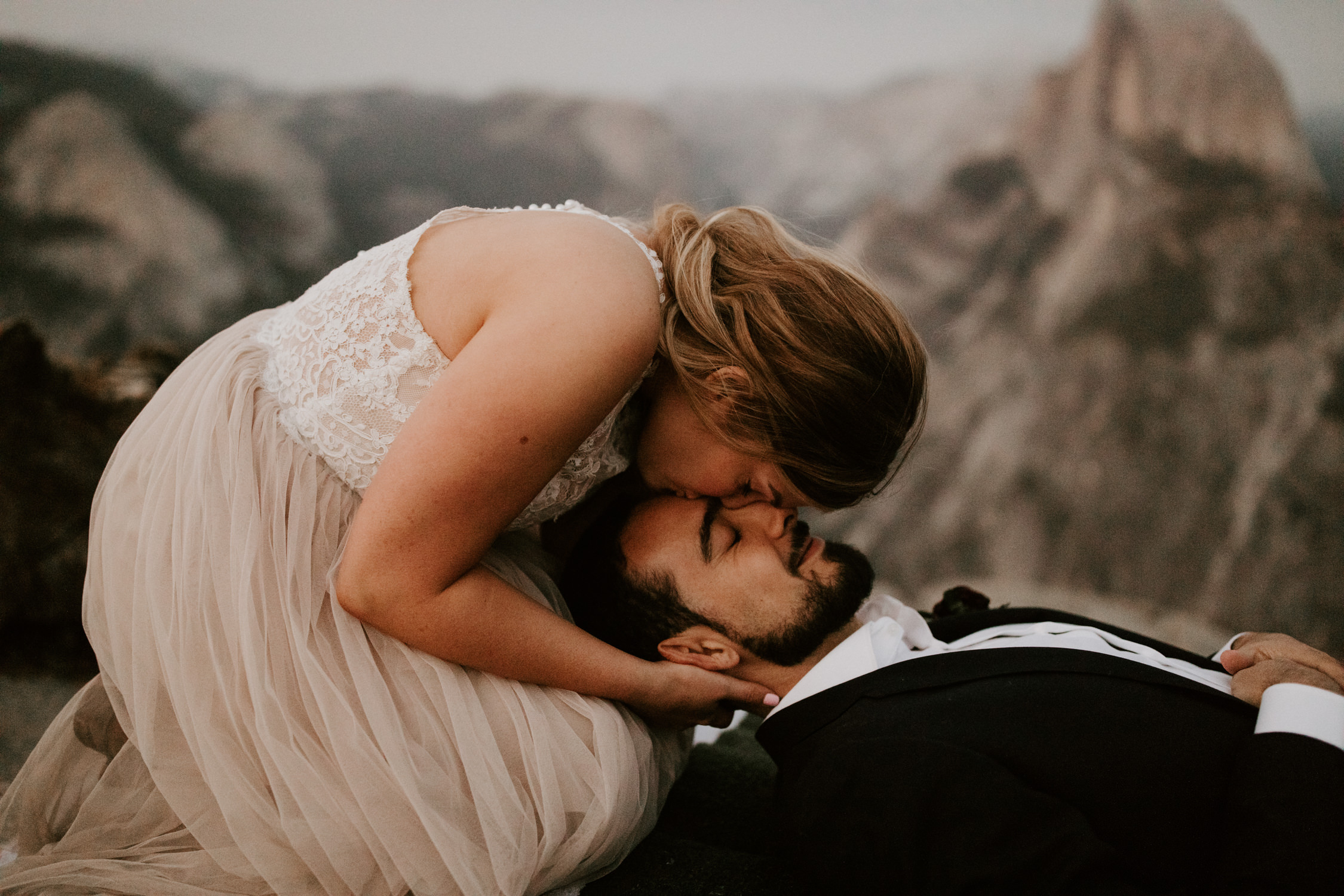 couple-elopement-yosemite-california_0106.jpg