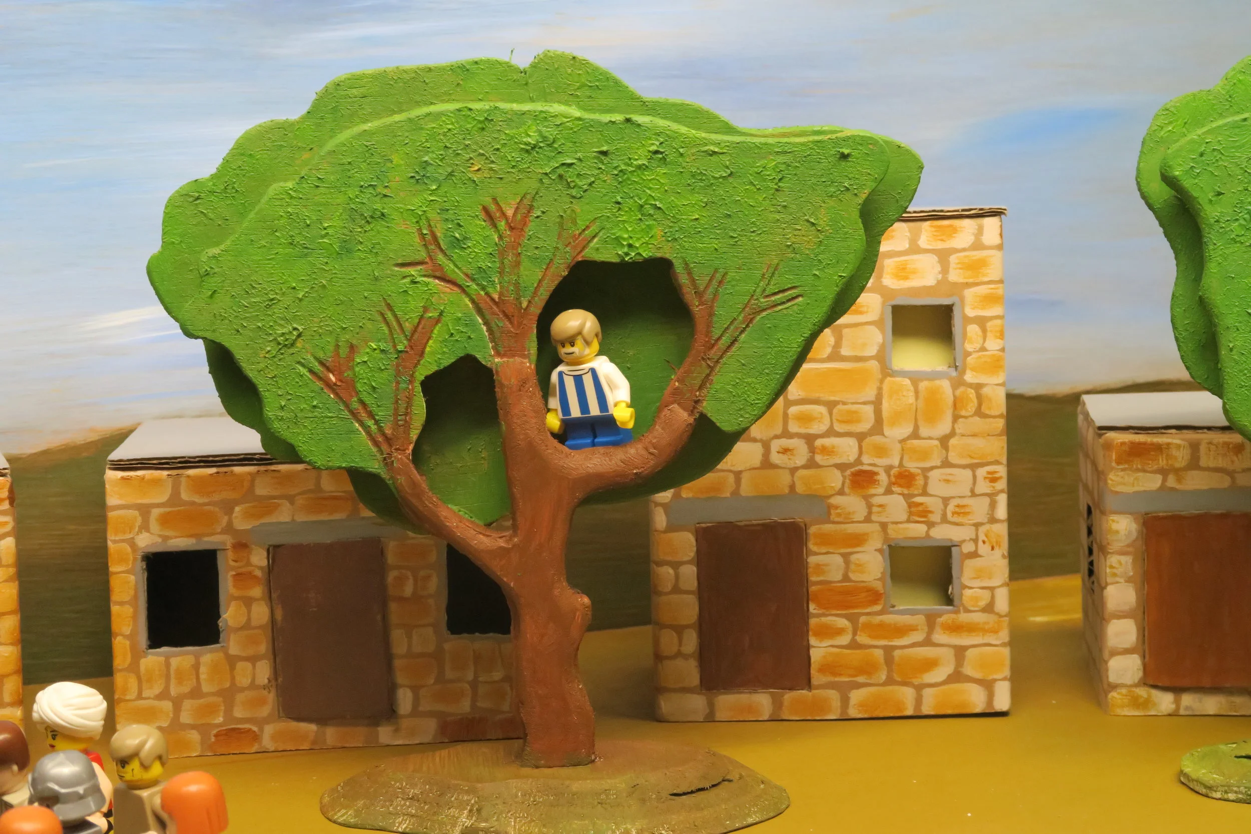   Slide 9  The crowd and Jesus were starting to move down the road and Zacchaeus had a bird’s eye view of everyone. He hid in the branches thinking no one would spot him. How wrong he was. 