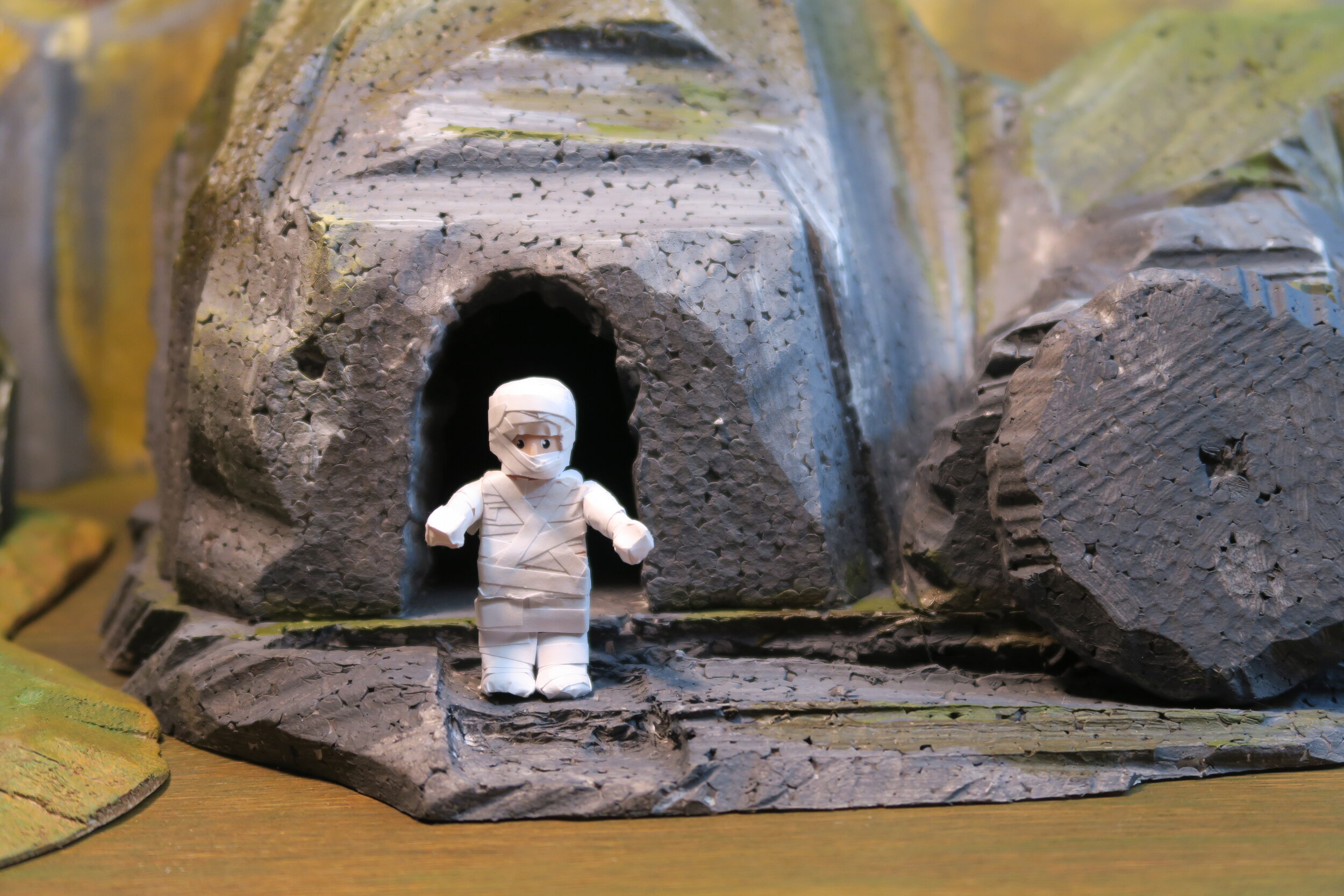   SLIDE 11   To everyone’s amazement the ‘dead man’ came out of the tomb all tied up in cloth!      