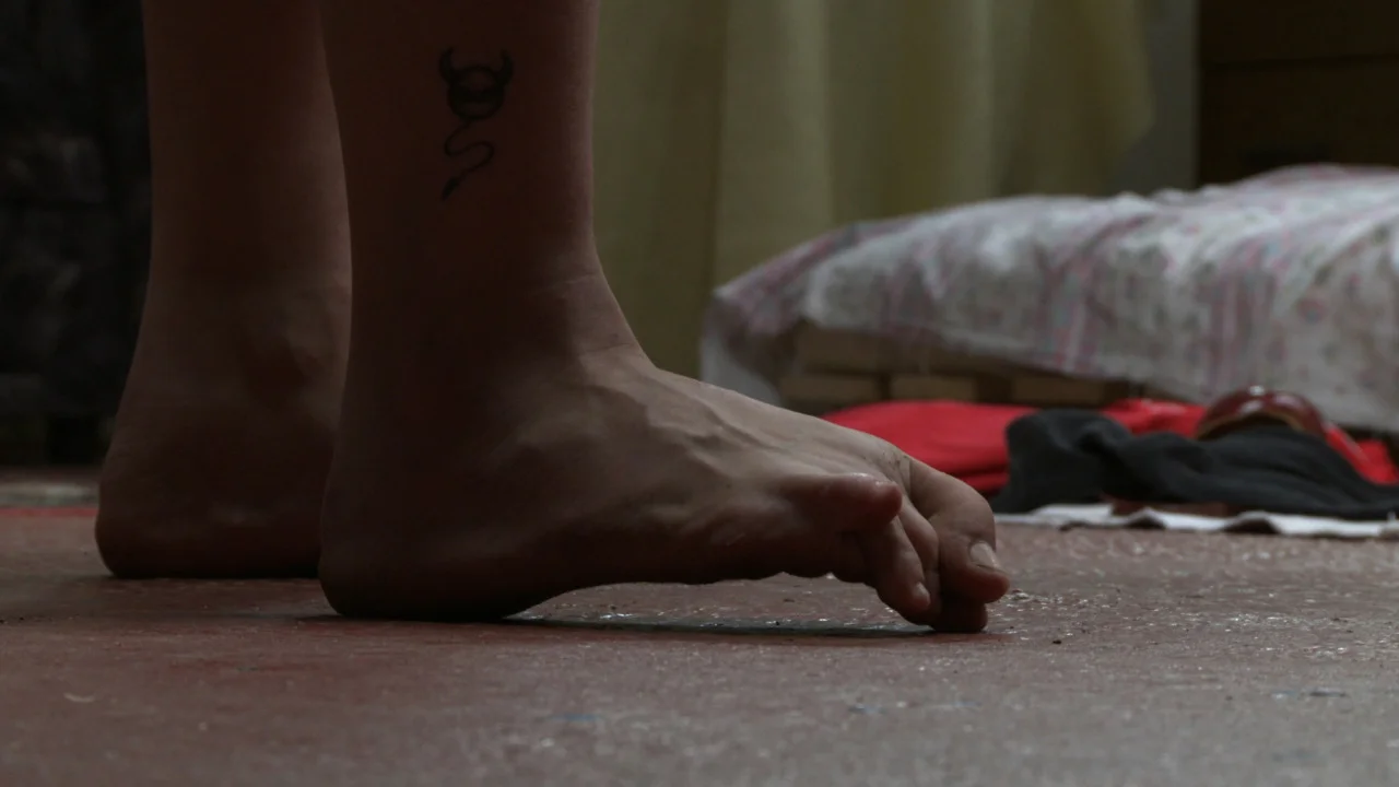 Photo : ©Roee Rosen, video still from ' Out' , 2010. Courtesy the artist. 