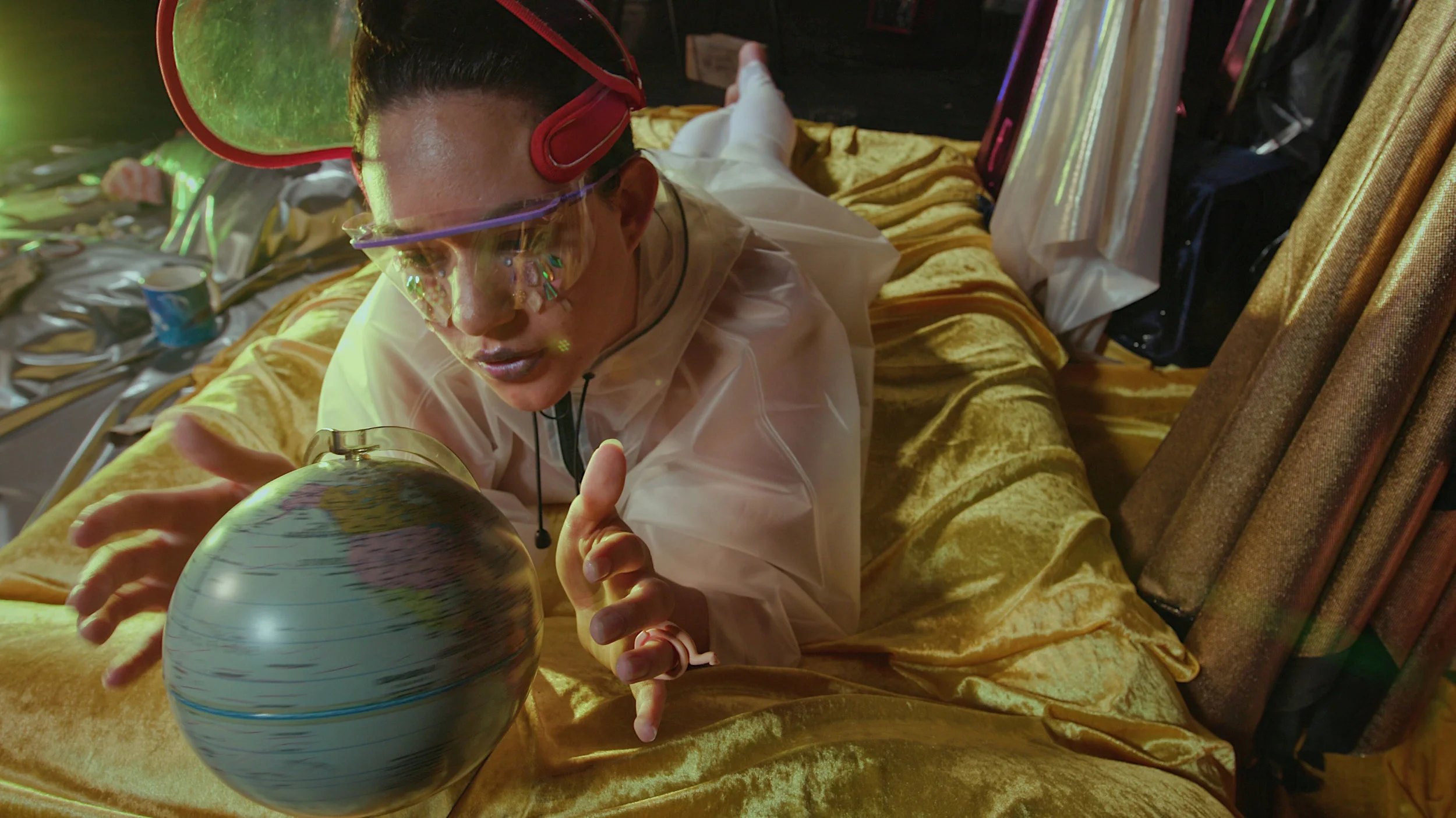 01zm19_OnCuratingSpace_Maëlle-Gross,-A-Sirius-Human,-2018,-still-video.-Courtesy-the-artist.jpg