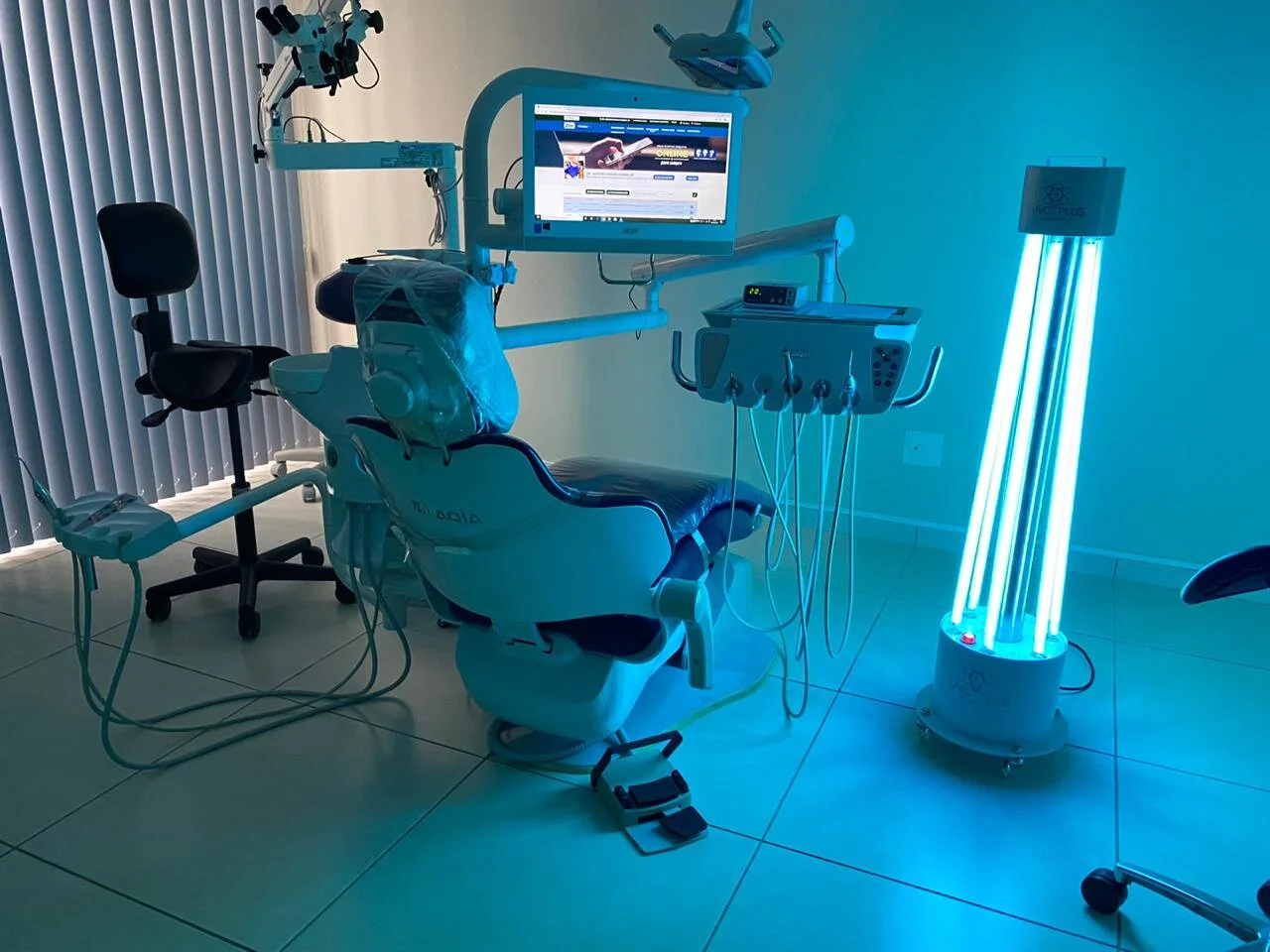 Dentist room with chair and screen
