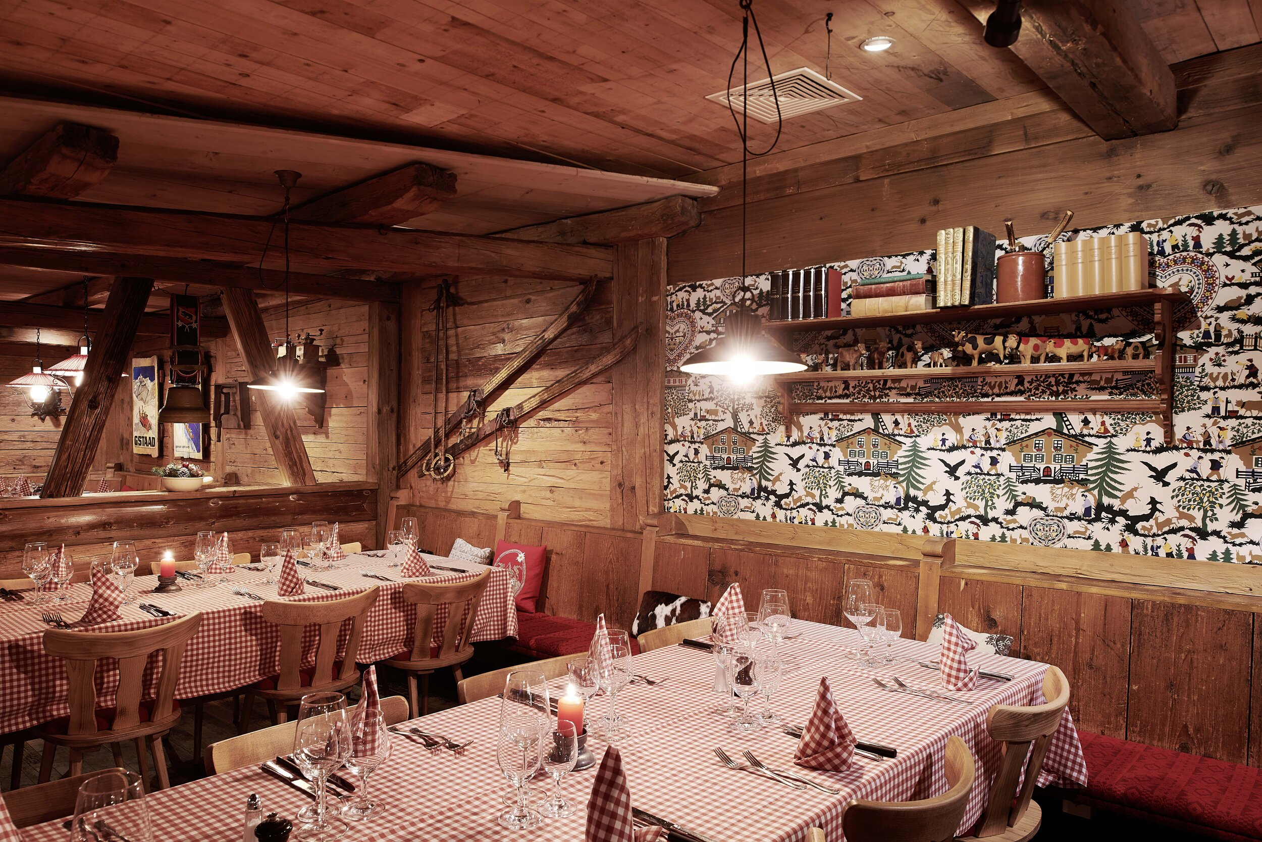 La Fromagerie Gstaad tables