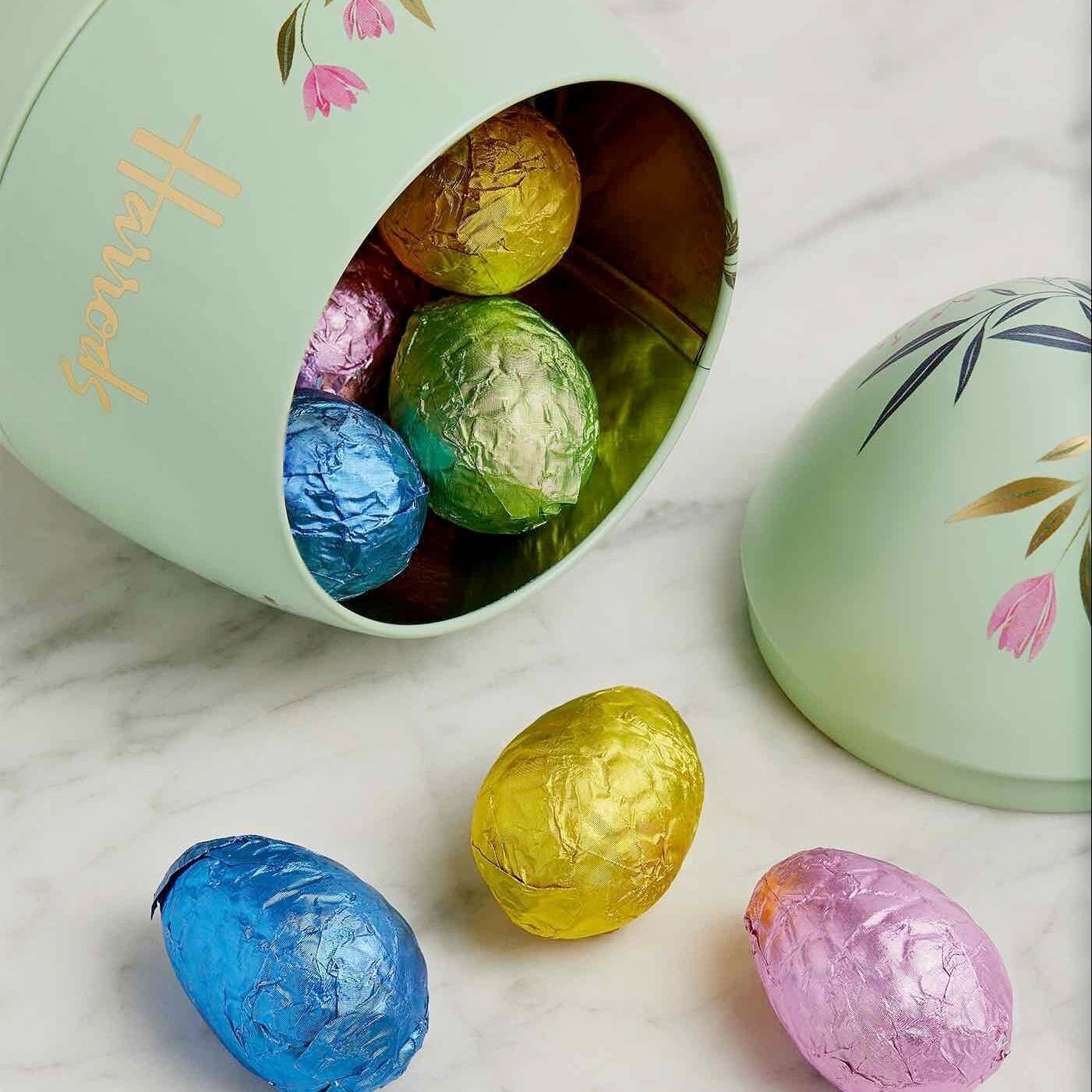Looking for something special for clients and colleagues ahead of Easter next week? Then @harrods Corporate Service is the answer! Their Easter collection has a beautiful range of decadent gifts to suit any brief or budget. It includes the Harrods Ea