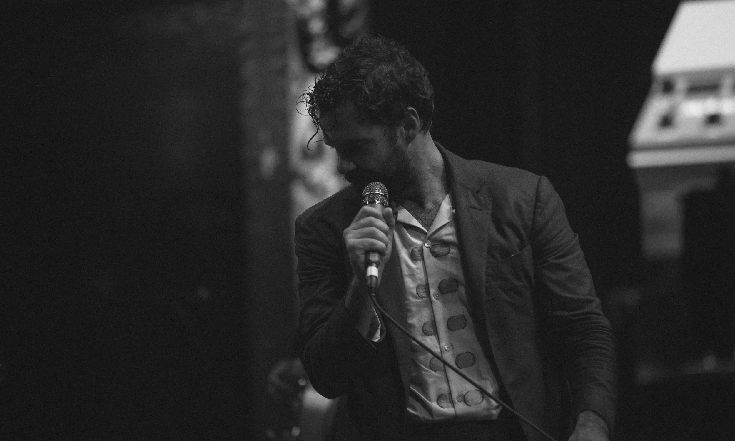 the lone bellow