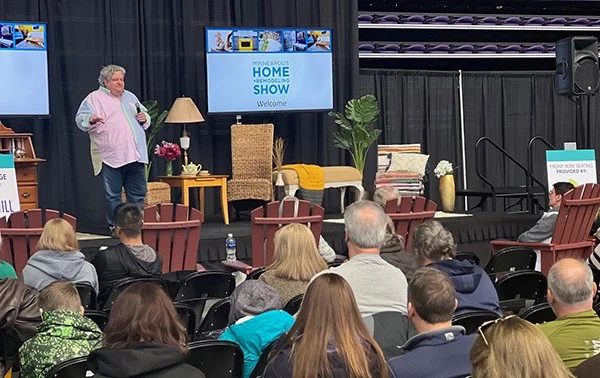 laundry guy MHRS23_sm.jpg