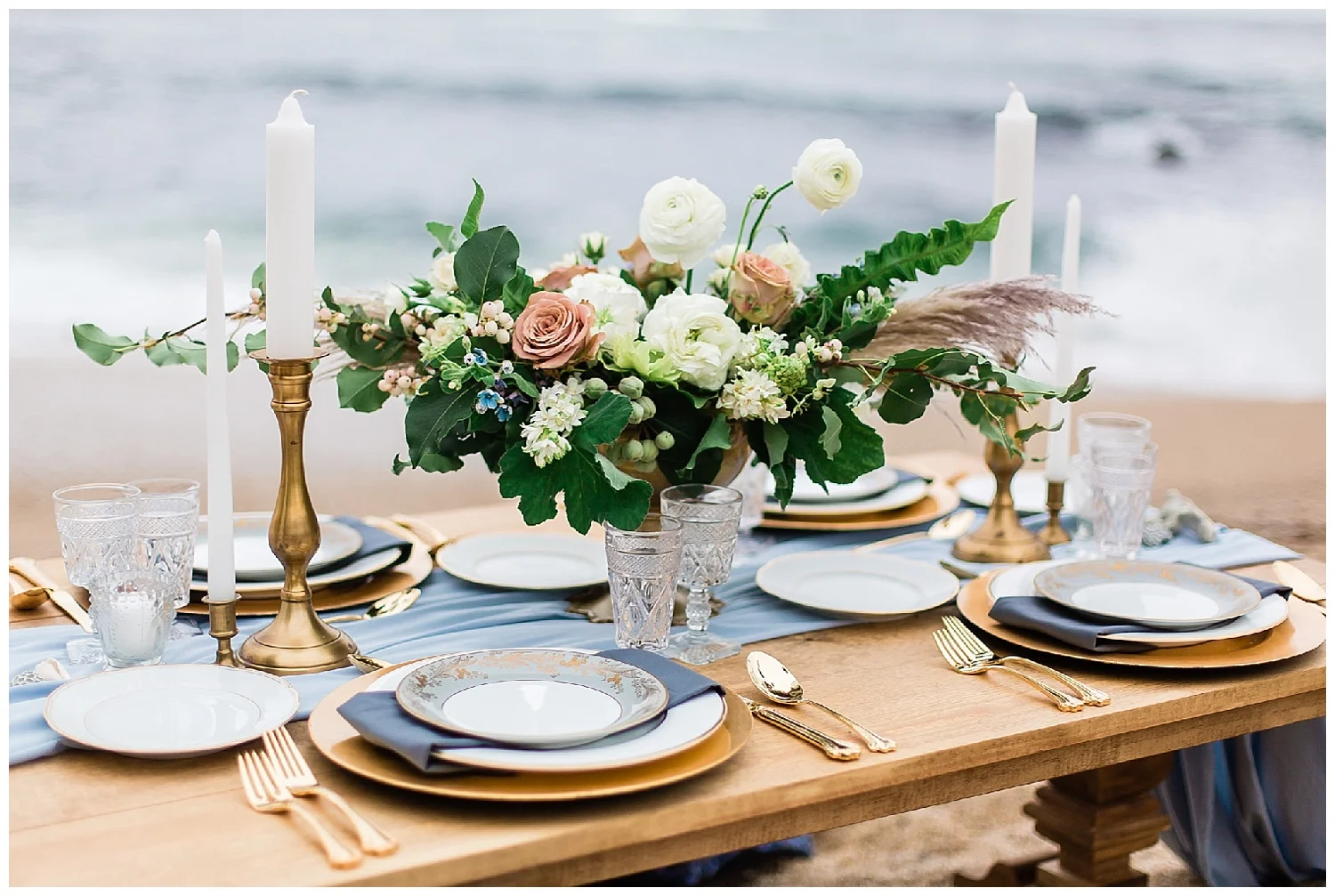 big-sur-wedding-flowers-table-top.jpg