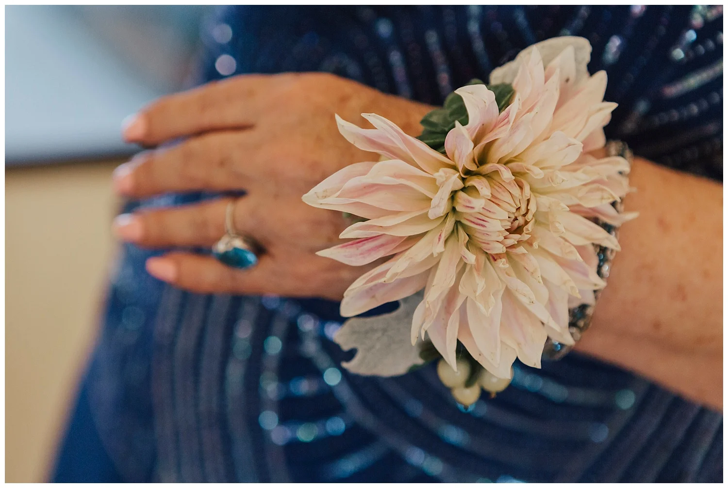 big-sur-wedding-mother-of-the-bride-flowers-carol-oliva-photography.jpg