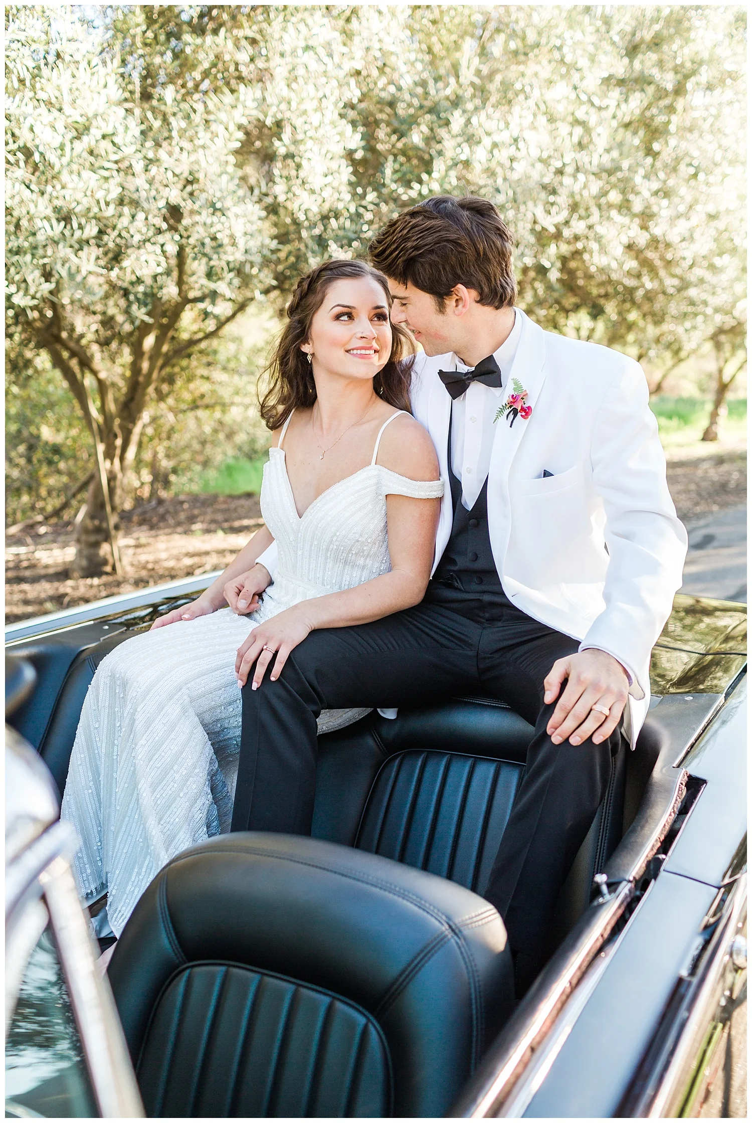 Vintage-car-bridal-portrait.jpg