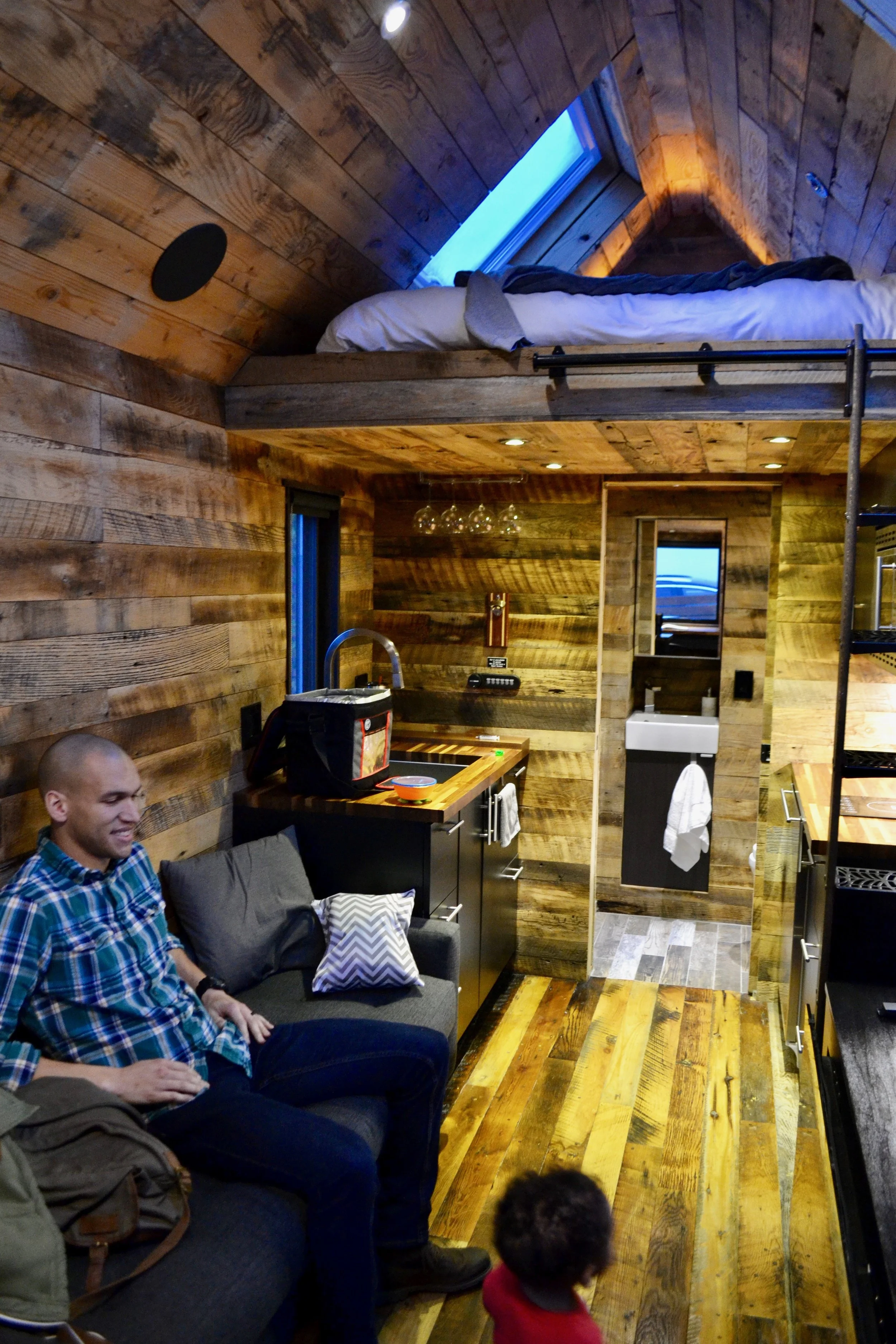 The natural wood made it feel so warm & comfortable. Like a modern cabin!