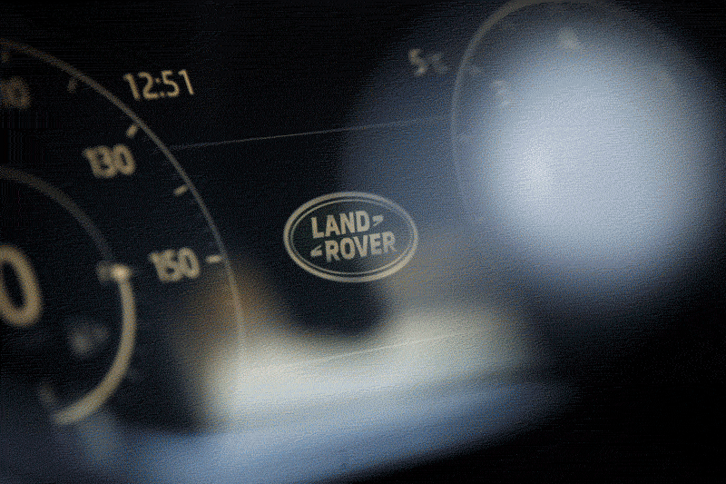 gif showing a Range Rover in the winter countryside by automotive photographer Matthew lloyd