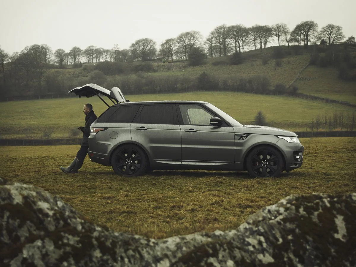 gif showing a Range Rover in the winter countryside by automotive photographer Matthew lloyd