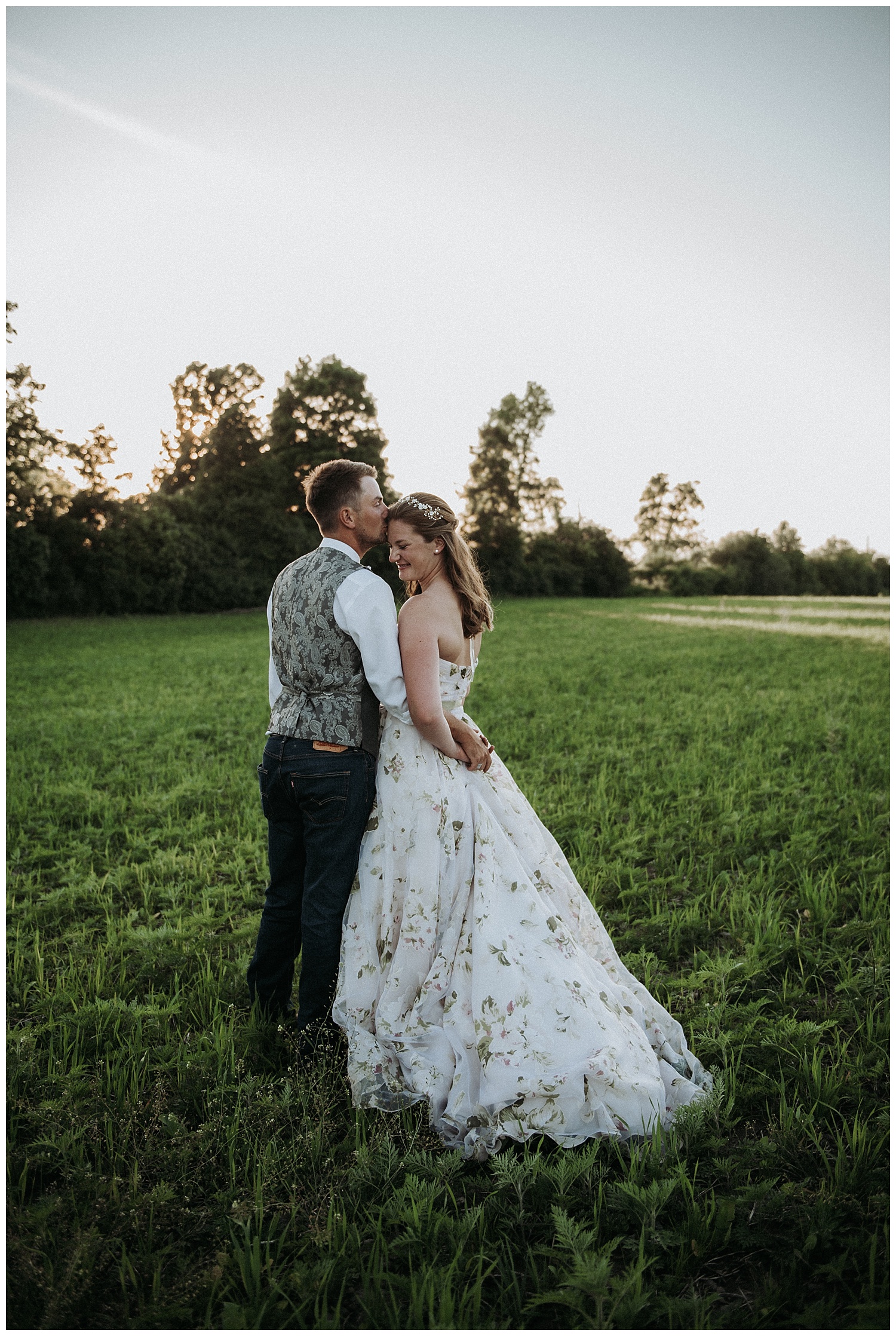 Relaxed Frontyard Wedding in Trenton, Ontario | Holly McMurter Photographs