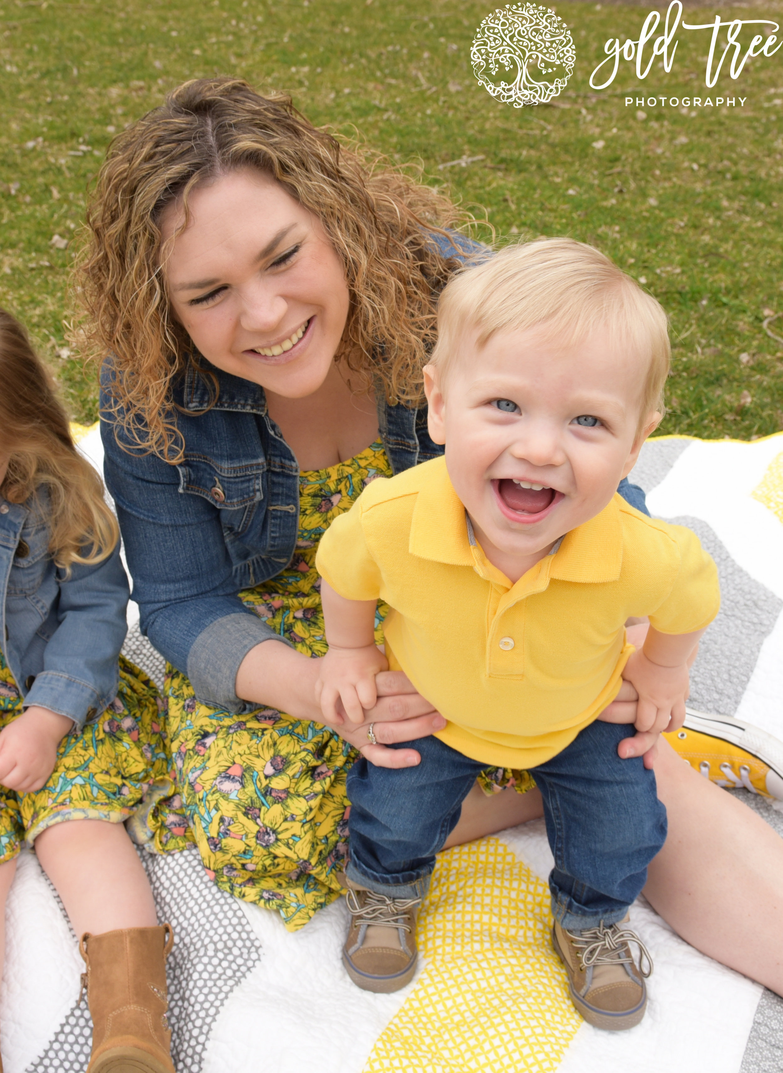 Lindsey,Emma&OwenLogo2-Mommy&Me-GOLDTREEPHOTOGRAPHY-1.jpg