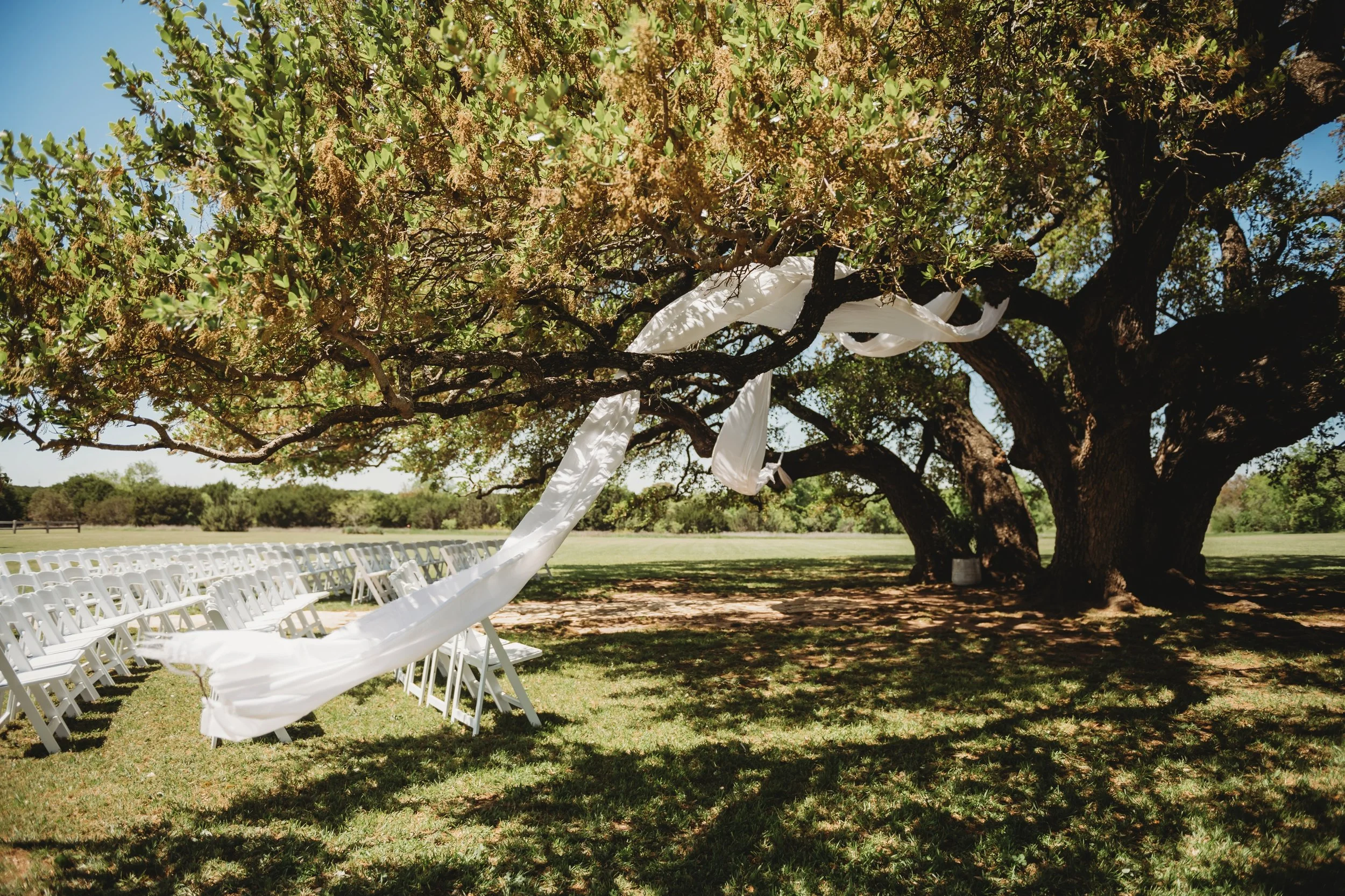 The-White-Fiore-Five-Oaks-Farm-Fort-Worth-Wedding-Planner-Ceremony_002.jpg