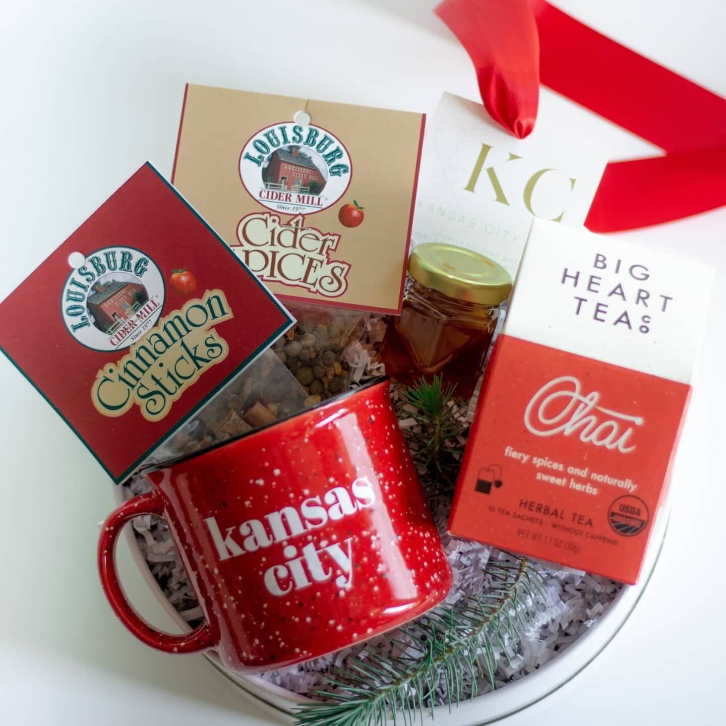 We still have a few Hot Toddy gifts up for grabs! Make as a virgin or add your own bourbon ☕