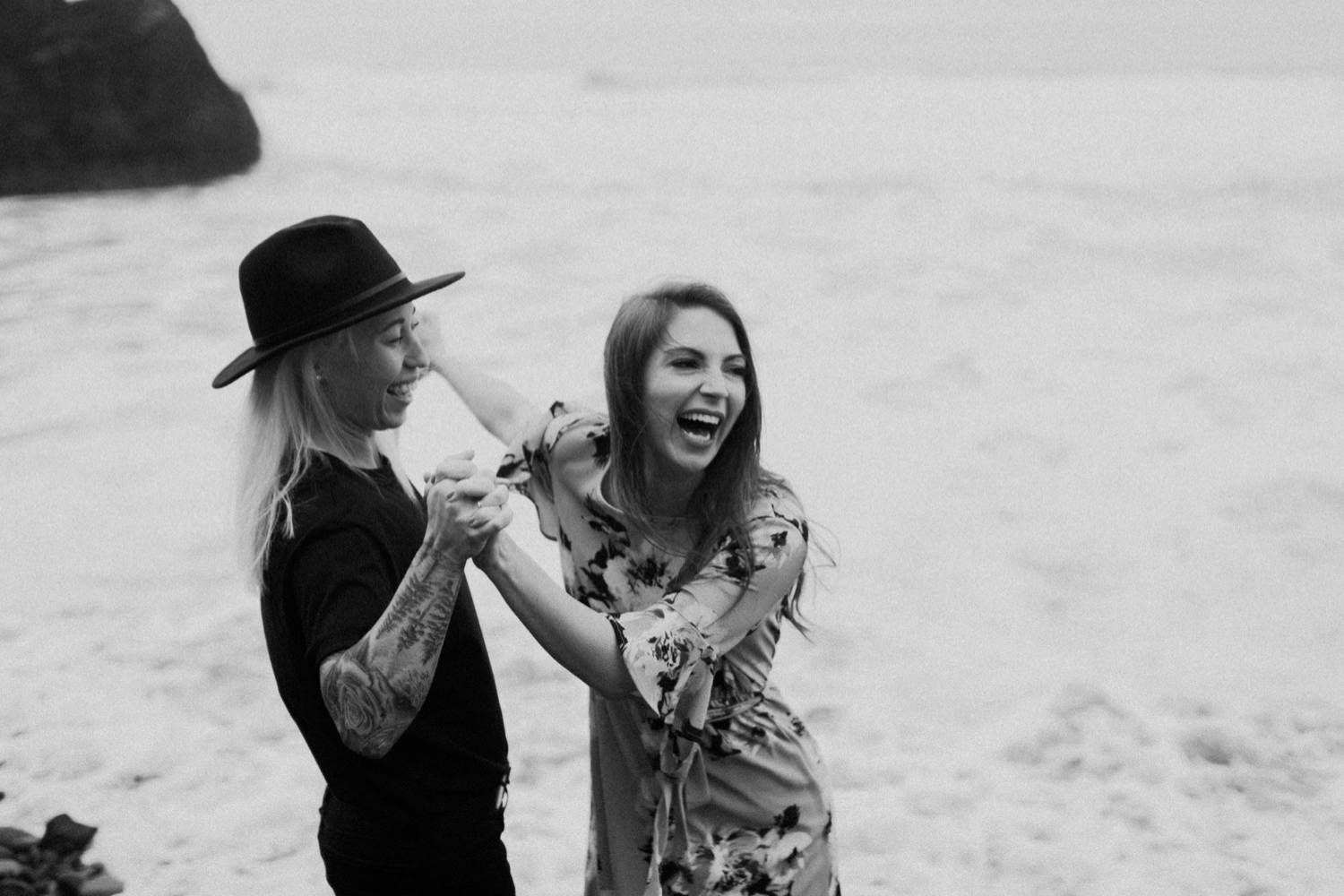 Heather and Kelsey's Hug Point Engagement Session | Oregon Wedding Photographe
