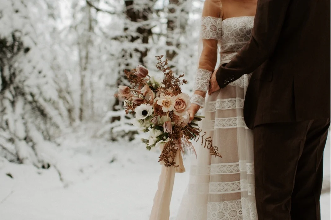 Winter Mountain Elopement Inspiration | Oregon Wedding Photographer