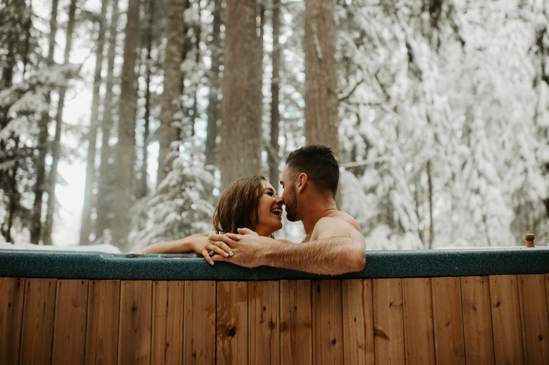 Honeymoon Lifestyle Photoshoot Inspiration | Oregon Wedding Photographer