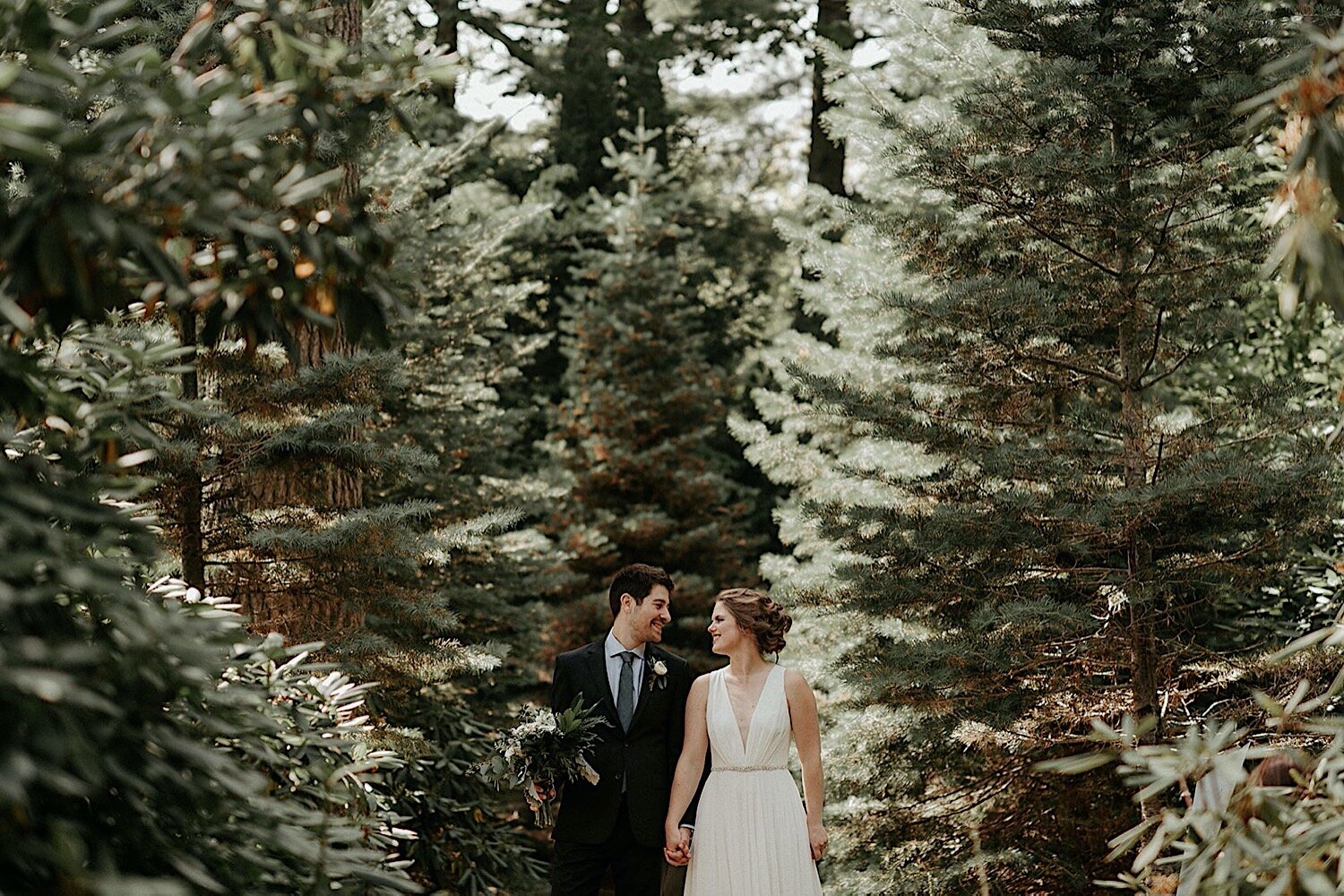 Blush and Emerald Wedding in the Woods | Oregon Wedding Photographer