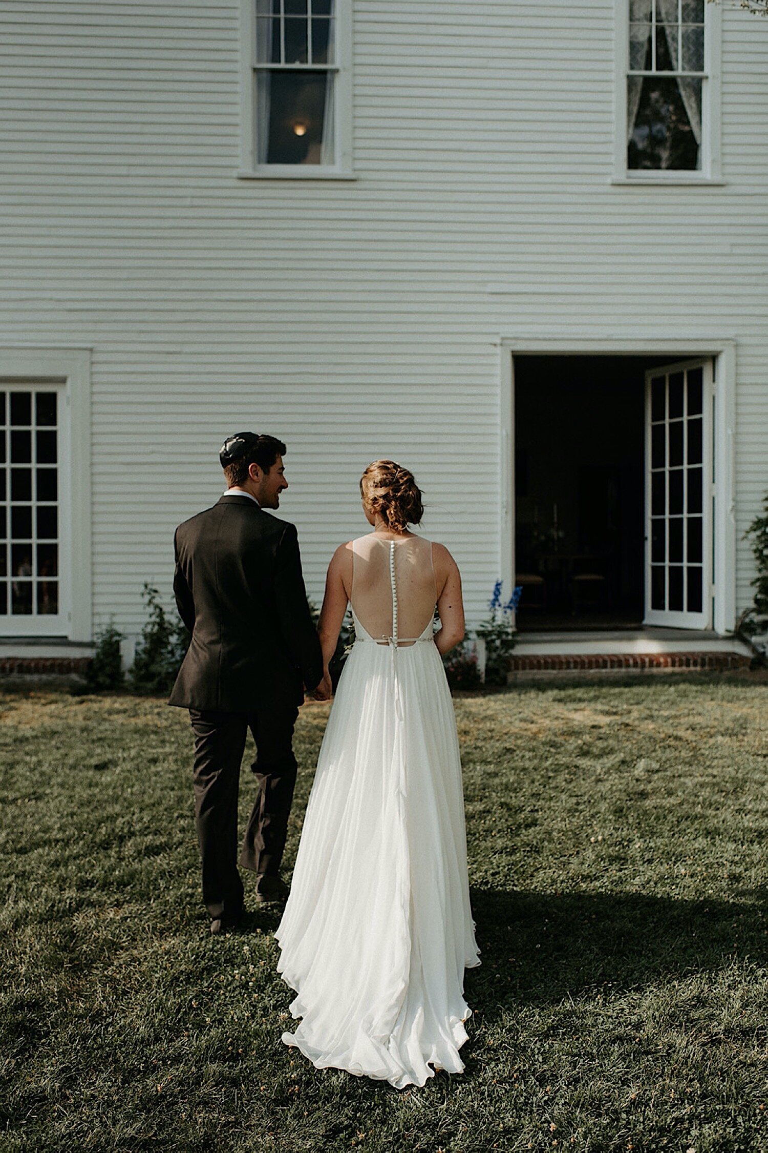 Blush and Emerald Wedding in the Woods | Oregon Wedding Photographer