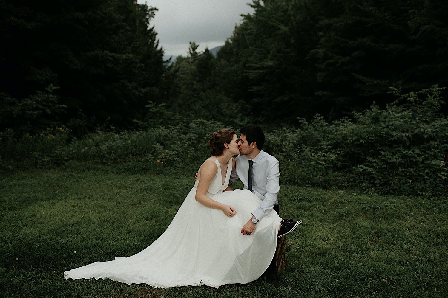 Blush and Emerald Wedding in the Woods | Oregon Wedding Photographer