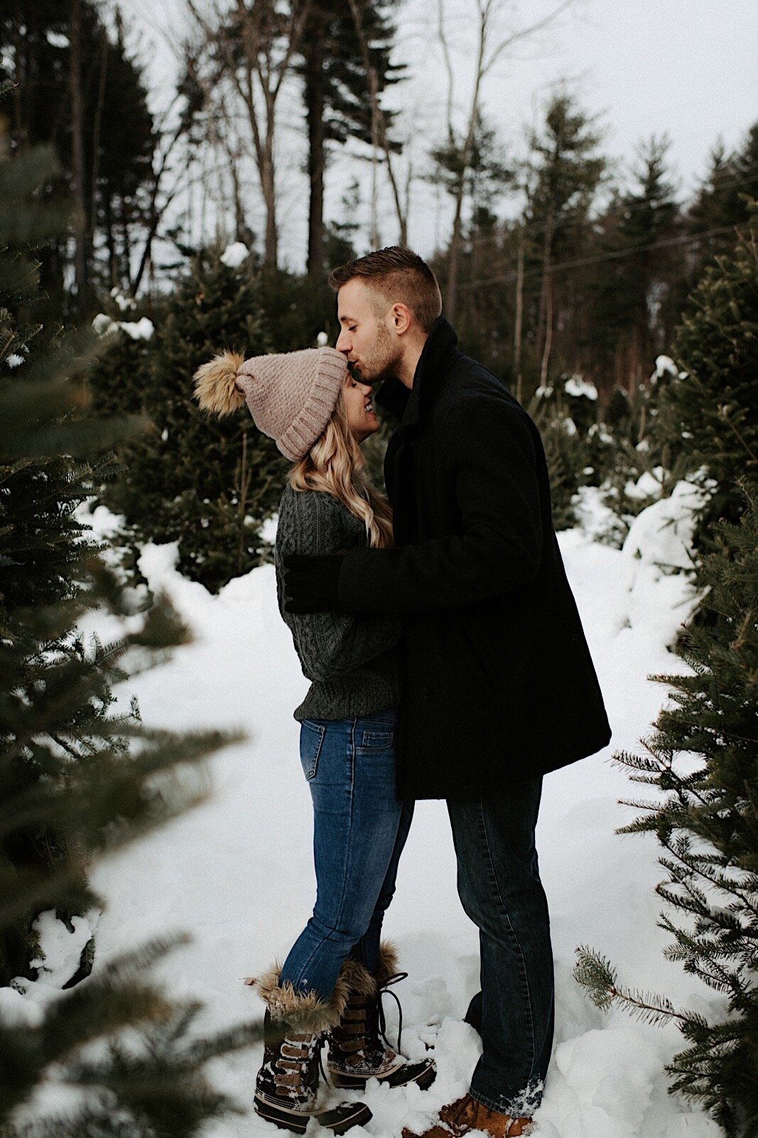 01_winter_engagement_farm_cozy_oregon_photographer_tree_session_christmas_wedding.jpg