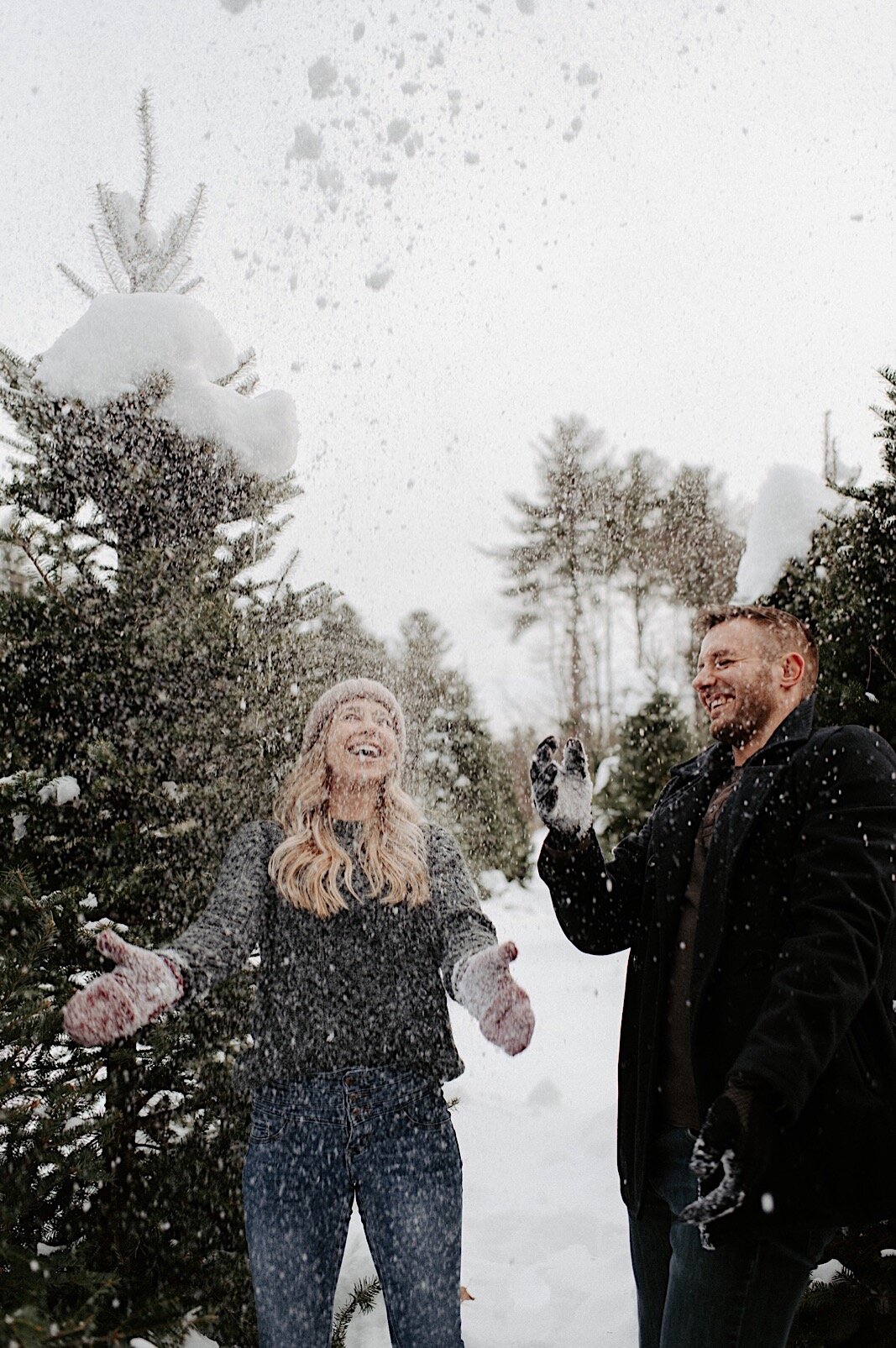 16_winter_engagement_farm_cozy_oregon_photographer_tree_session_christmas_wedding.jpg