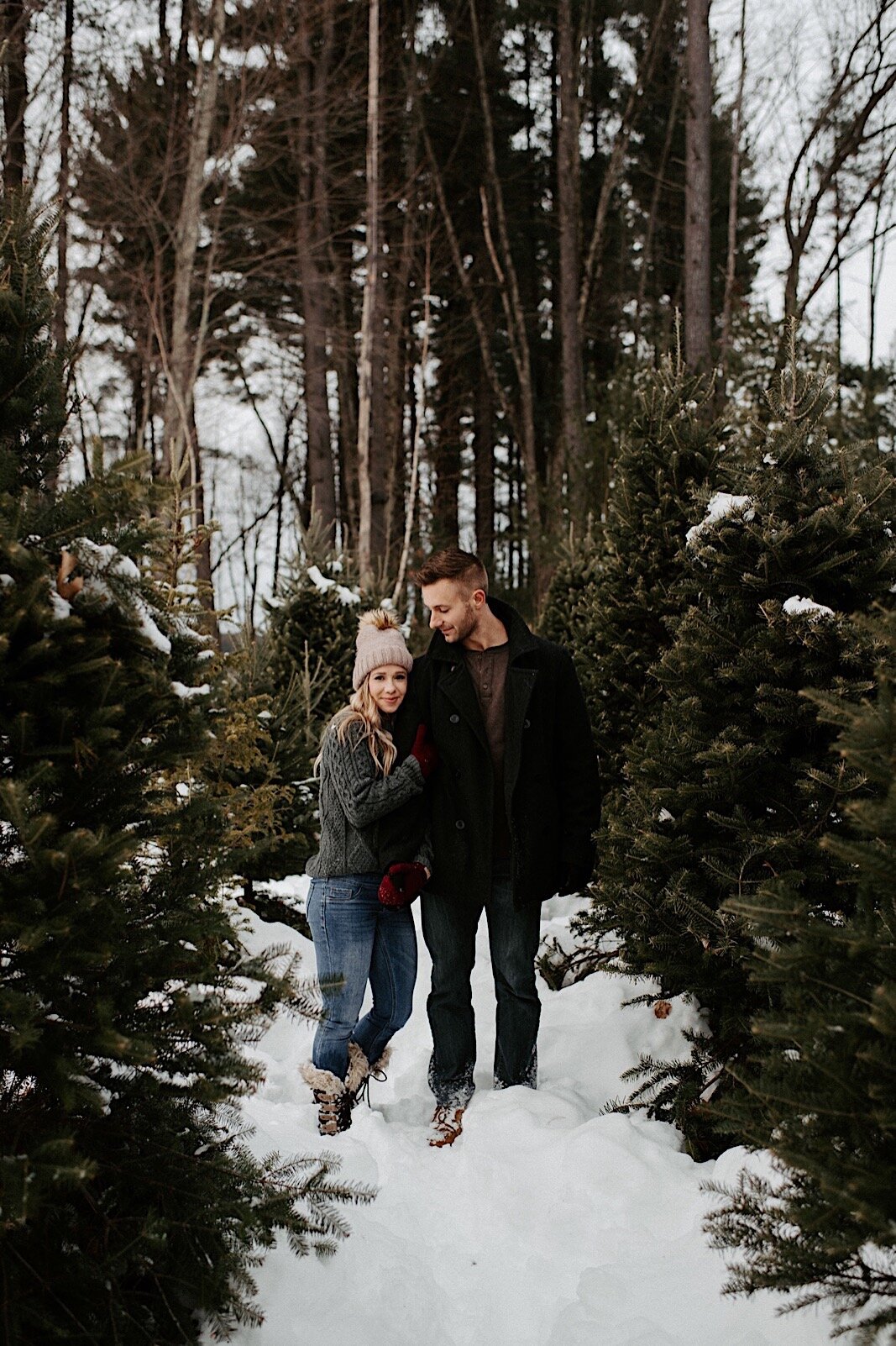 24_winter_engagement_farm_cozy_oregon_photographer_tree_session_christmas_wedding.jpg