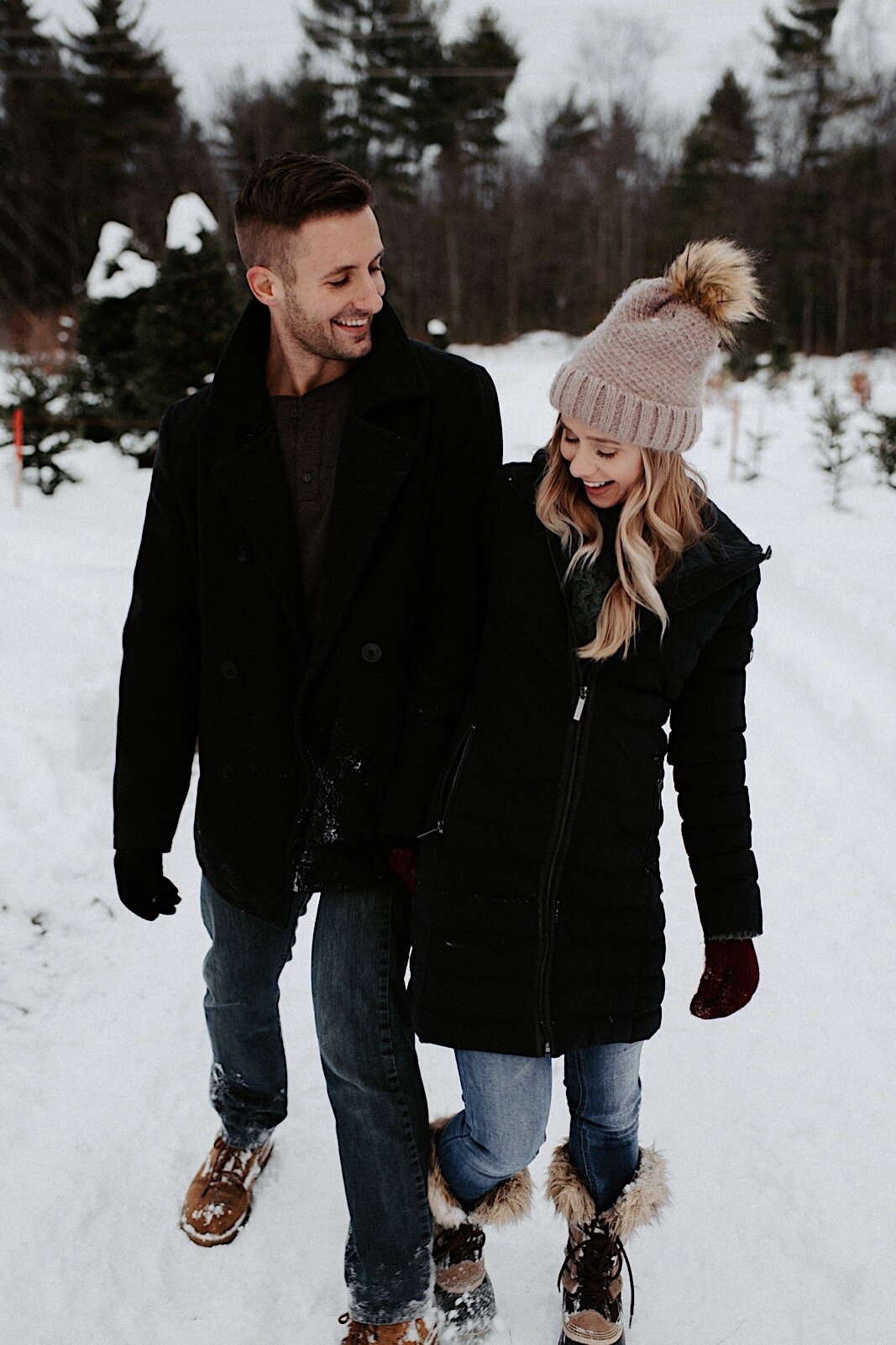 35_winter_engagement_farm_cozy_oregon_photographer_tree_session_christmas_wedding.jpg