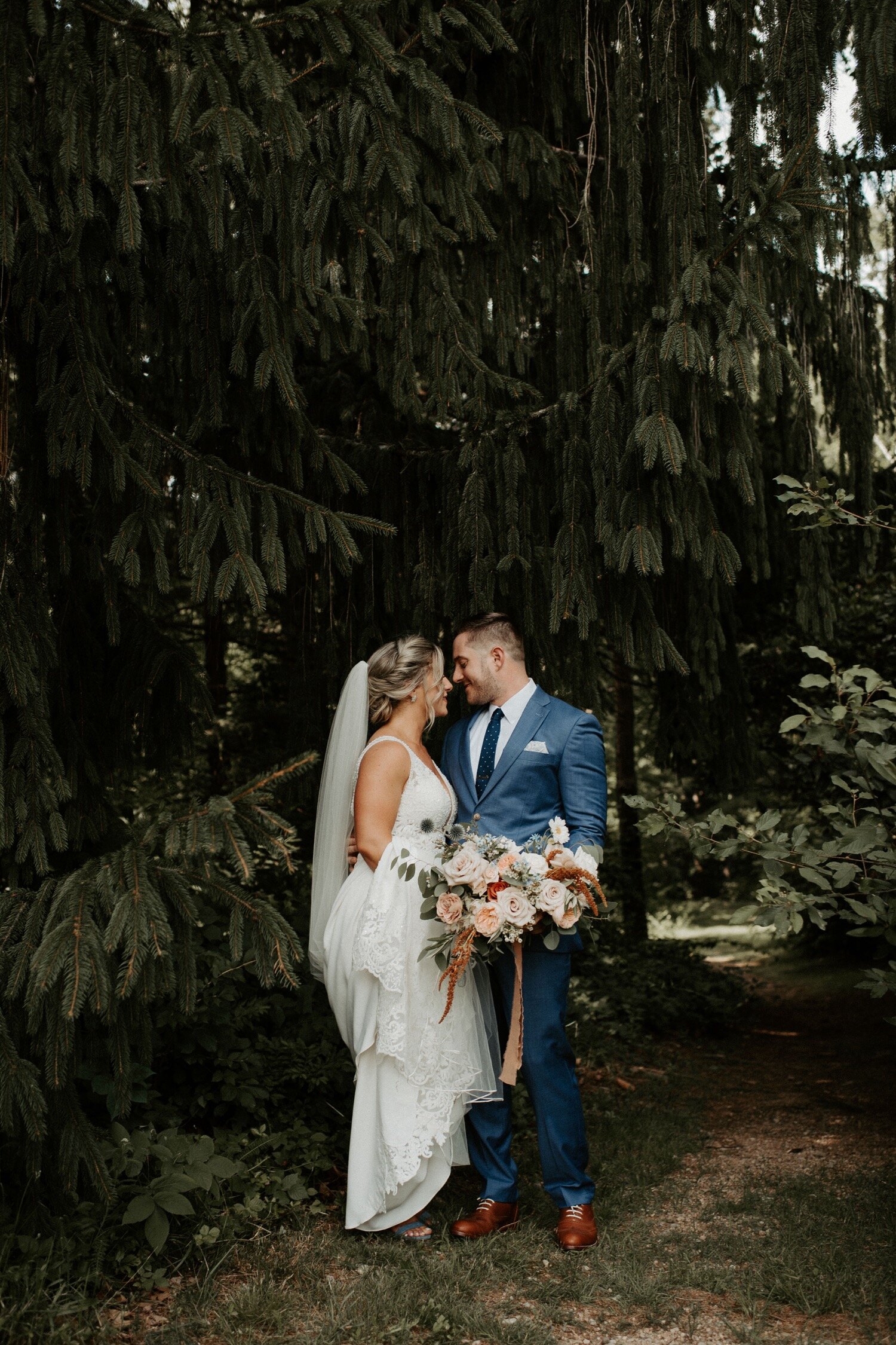 Navy and Champagne Woodsy Wedding Day with Copper Accents | Oregon Wedding Photographer