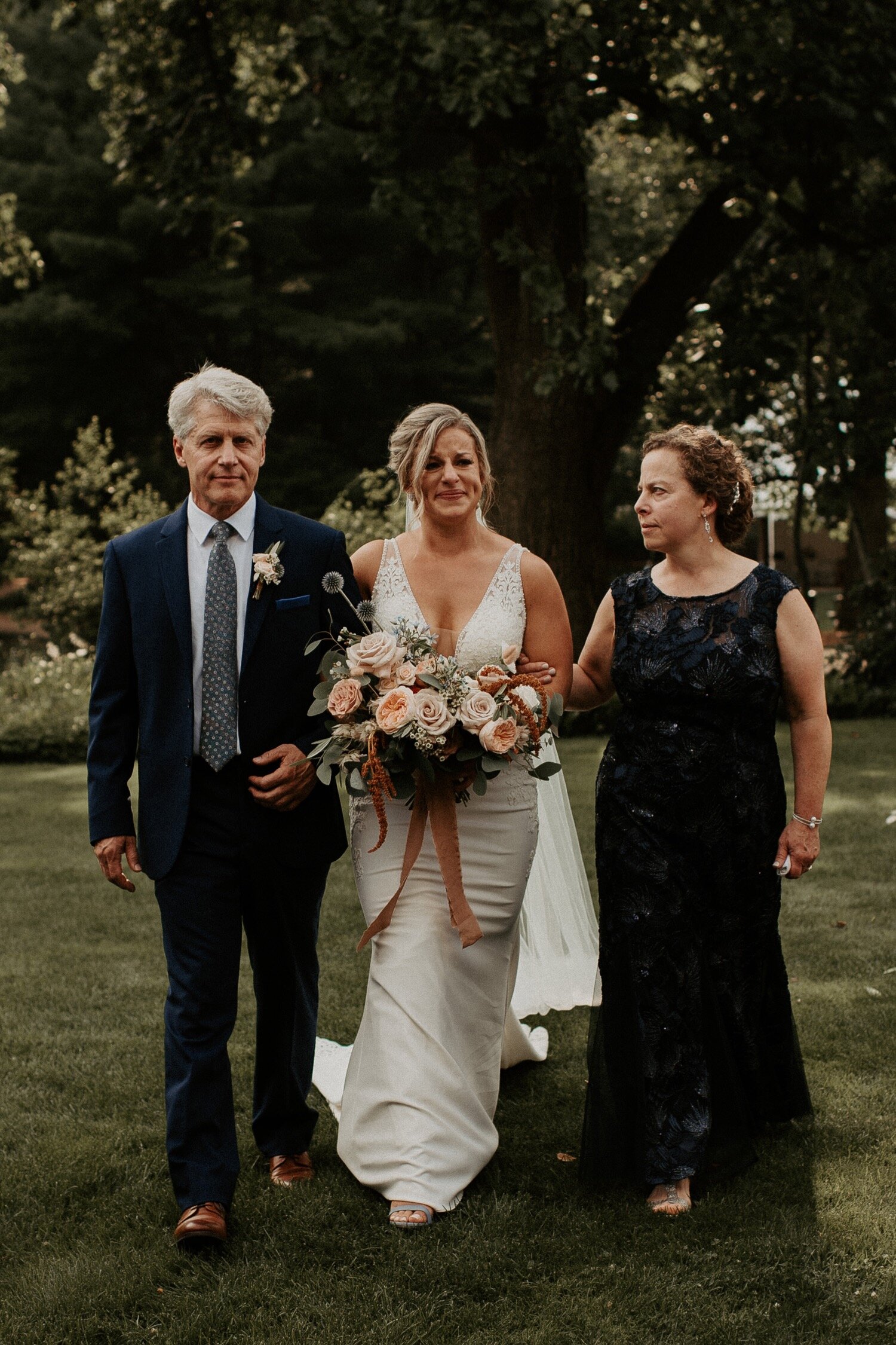 navyandchampagne-summerwedding-oregonweddingphotographer-madelinerosephotographyco5012.JPG