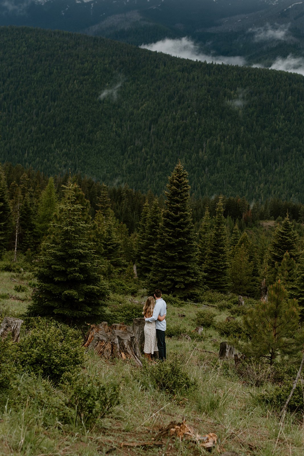 ASHLEYANDANDREW-oregonengagement-mthood-lookoutmountain-madelinerosephotographyco-6_websize.jpg