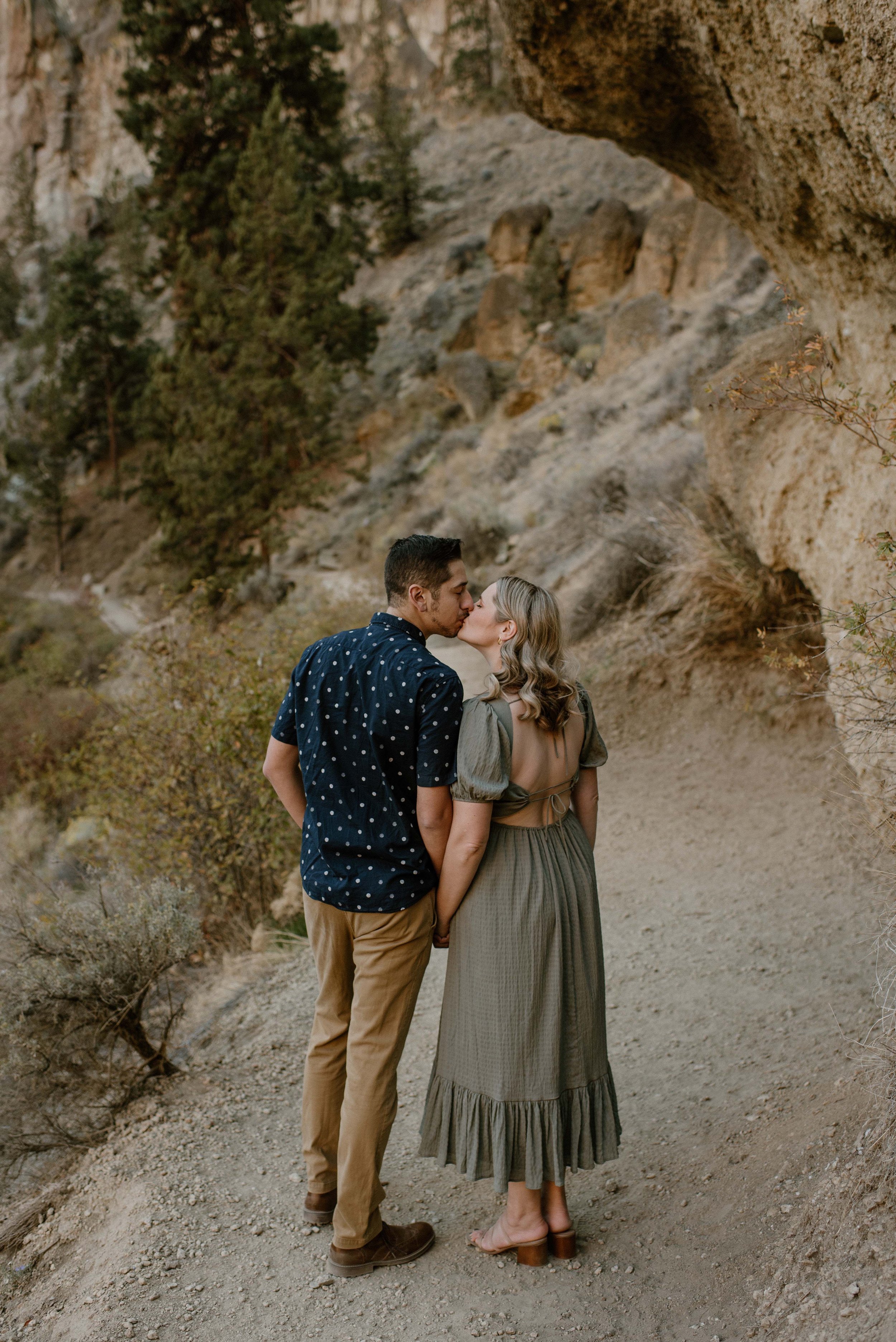 ANNAANDJERICHO-oregonengagement-highdesert-smithrockstatepark-sneakpeeks-madelinerosephotographyco-3.jpg