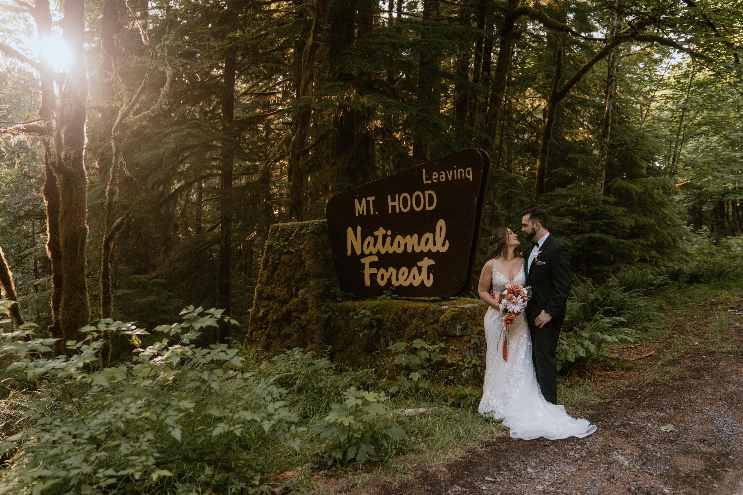 JENNAANDISSAC-oregonelopement-mthood-niksenhouse-highlights-madelinerosephotographyco-84.jpg