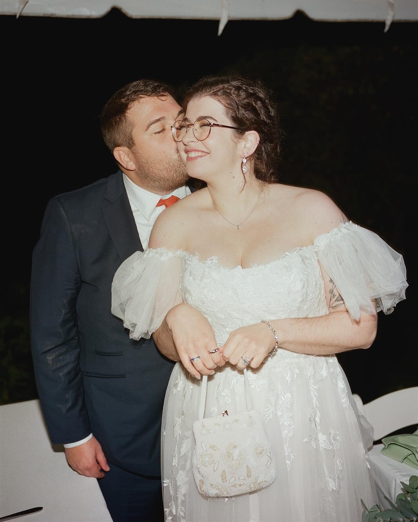 Late night bridal details and cake cutting on film 🖤 Fujifilm GA645 + Portra 400 📸 

Venue @bridalveillakes
Photography @madelineroesphoto
Coordinator @weddingsbyelise
Florist @songbirdfloristry
DJ Victor Trejo 
Catering @delilahscatering
Hair and 