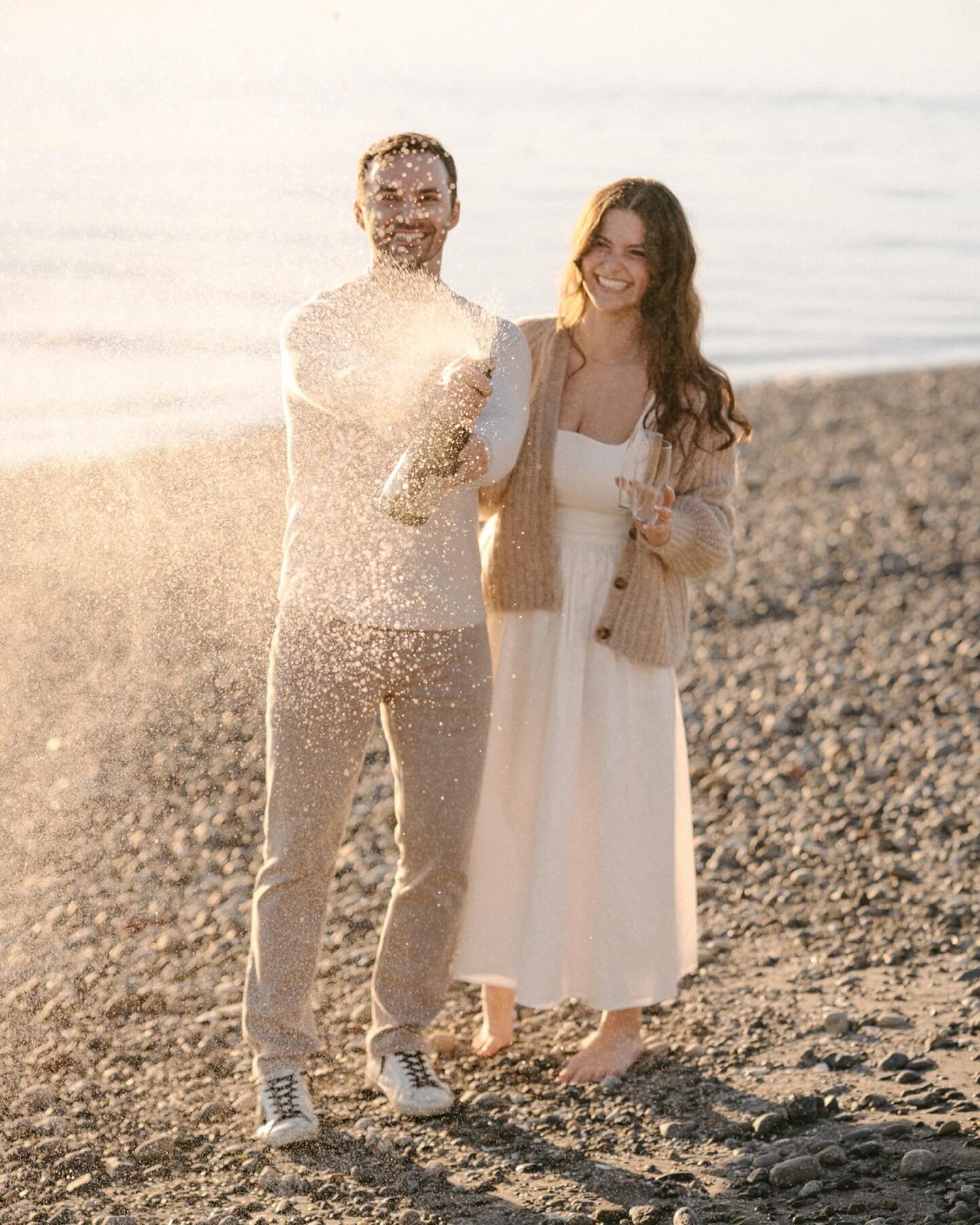 Sneak peeks and Polaroids from this weekend with O+M ✨ We absolutely did not expect this warm sunny weather for March in Seattle, but sometimes the PNW surprised you like that ☀️💛

#seattleengagementphotographer #seattleweddingphotographer #alkibeac